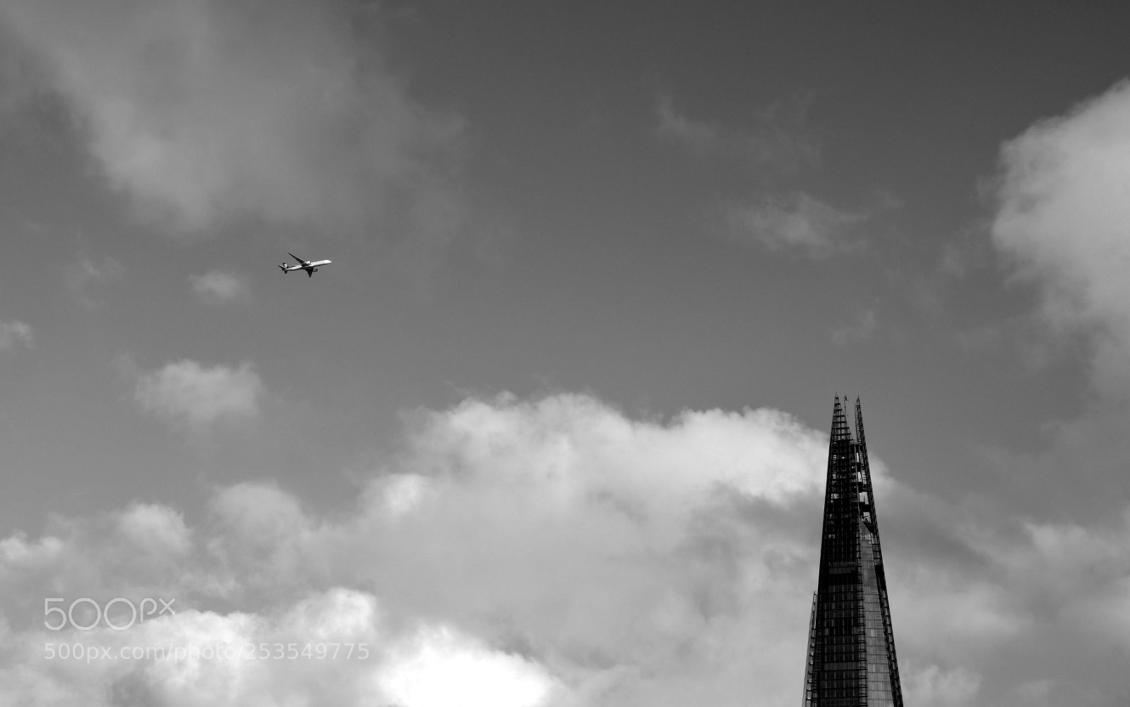 Nikon D5200 + Nikon AF-S DX Nikkor 35mm F1.8G sample photo. London sky photography