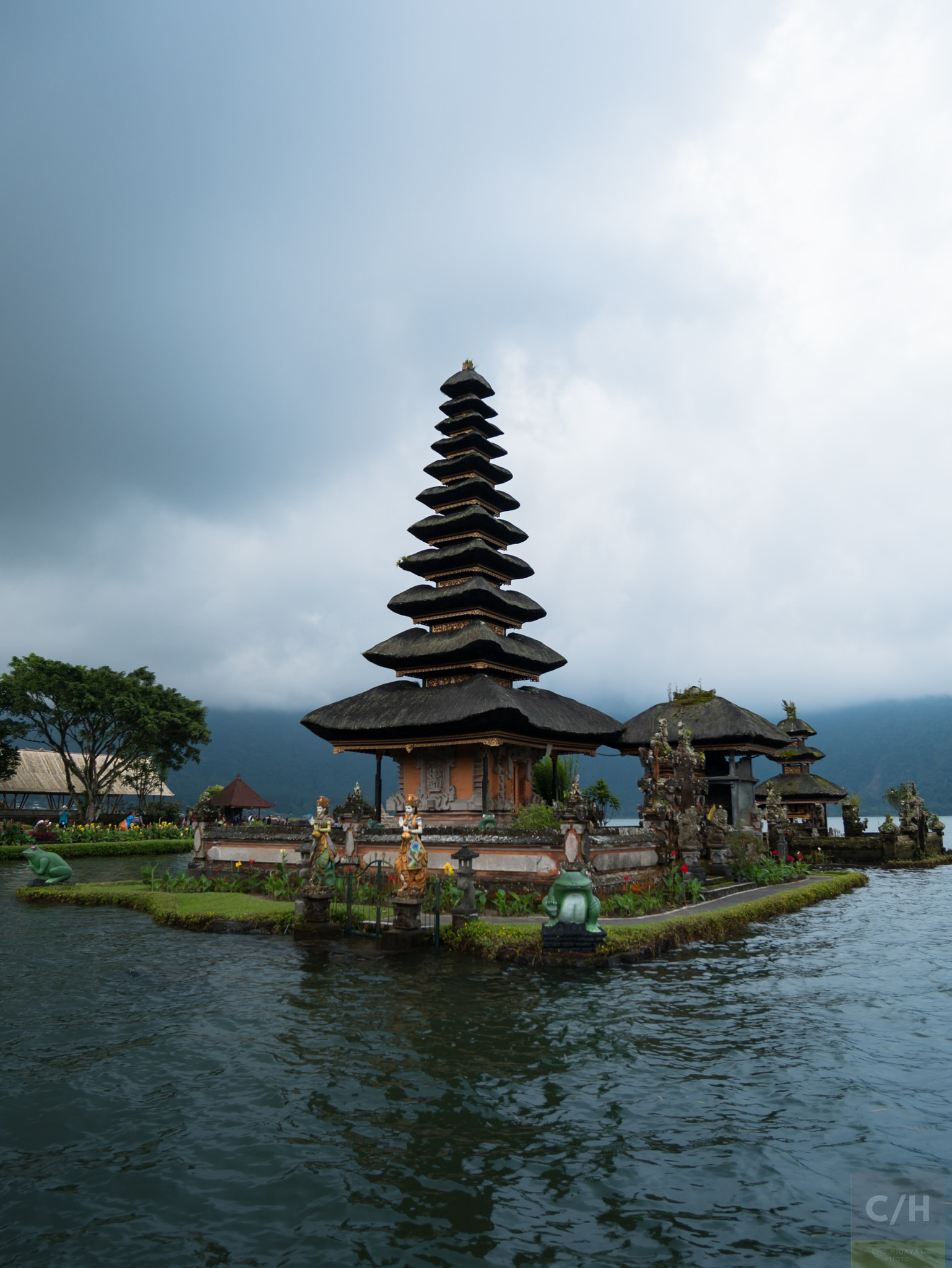 Panasonic Lumix DMC-GX85 (Lumix DMC-GX80 / Lumix DMC-GX7 Mark II) sample photo. Pura ulun danu photography