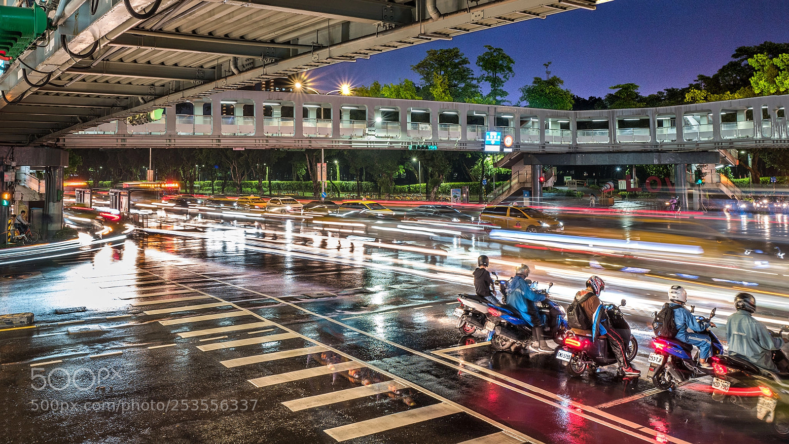 Leica Q (Typ 116) sample photo. The kamikaze scooter riders photography