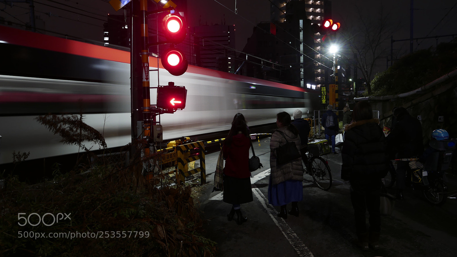 Leica D-Lux (Typ 109) sample photo. 飞驰而过。。。 photography