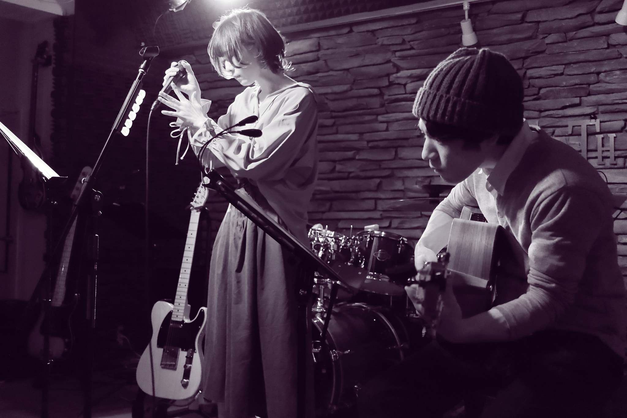 Canon EF-S 24mm F2.8 STM sample photo. Concert in bar photography