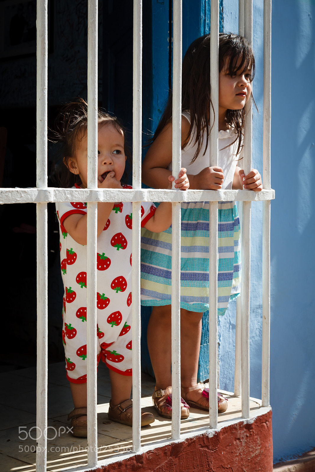 Canon EOS 5D Mark II sample photo. Cuba – little girls photography