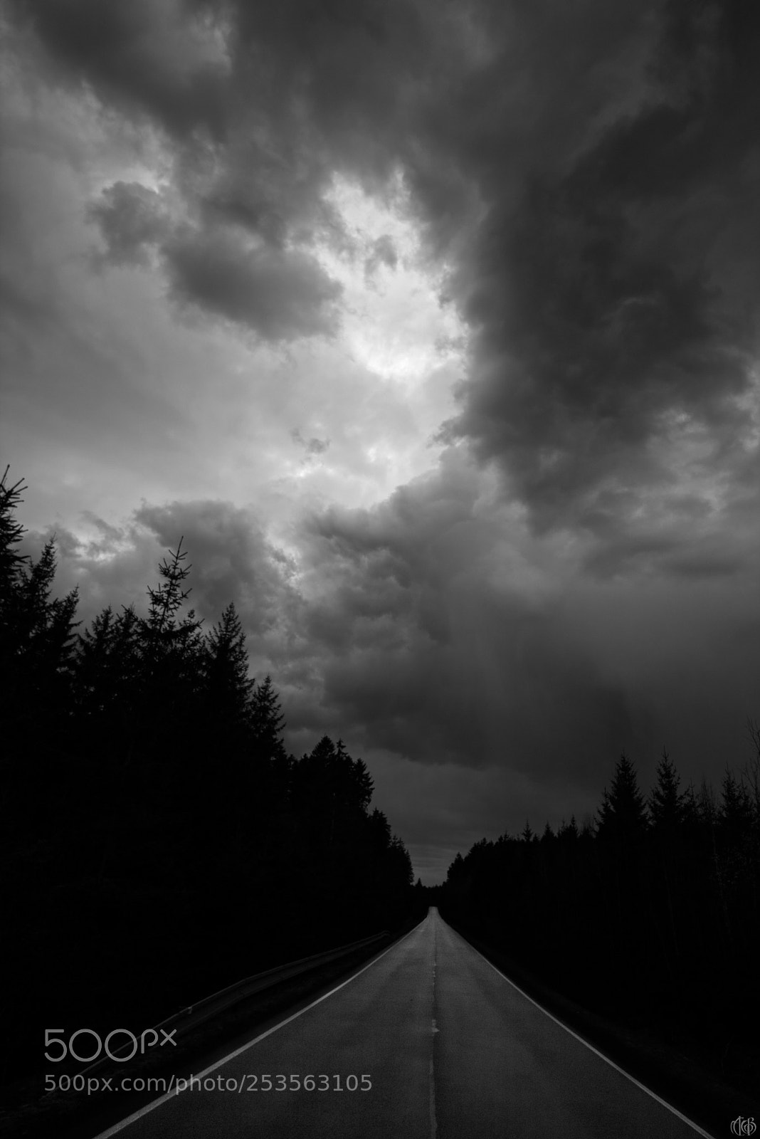 Canon EOS 750D (EOS Rebel T6i / EOS Kiss X8i) sample photo. Cloudy rainy way photography