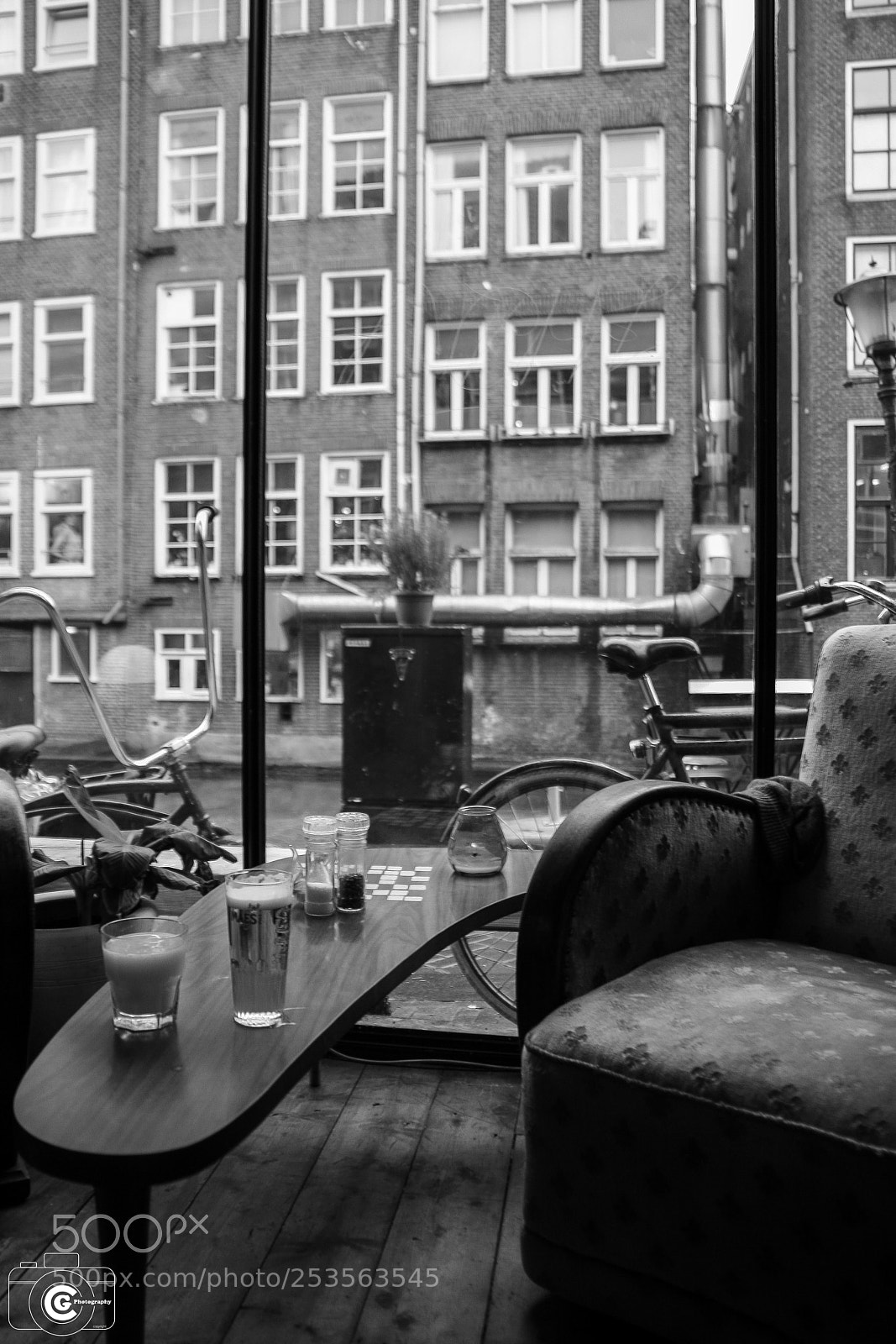 Canon EOS 400D (EOS Digital Rebel XTi / EOS Kiss Digital X) sample photo. A beer in amsterdam photography