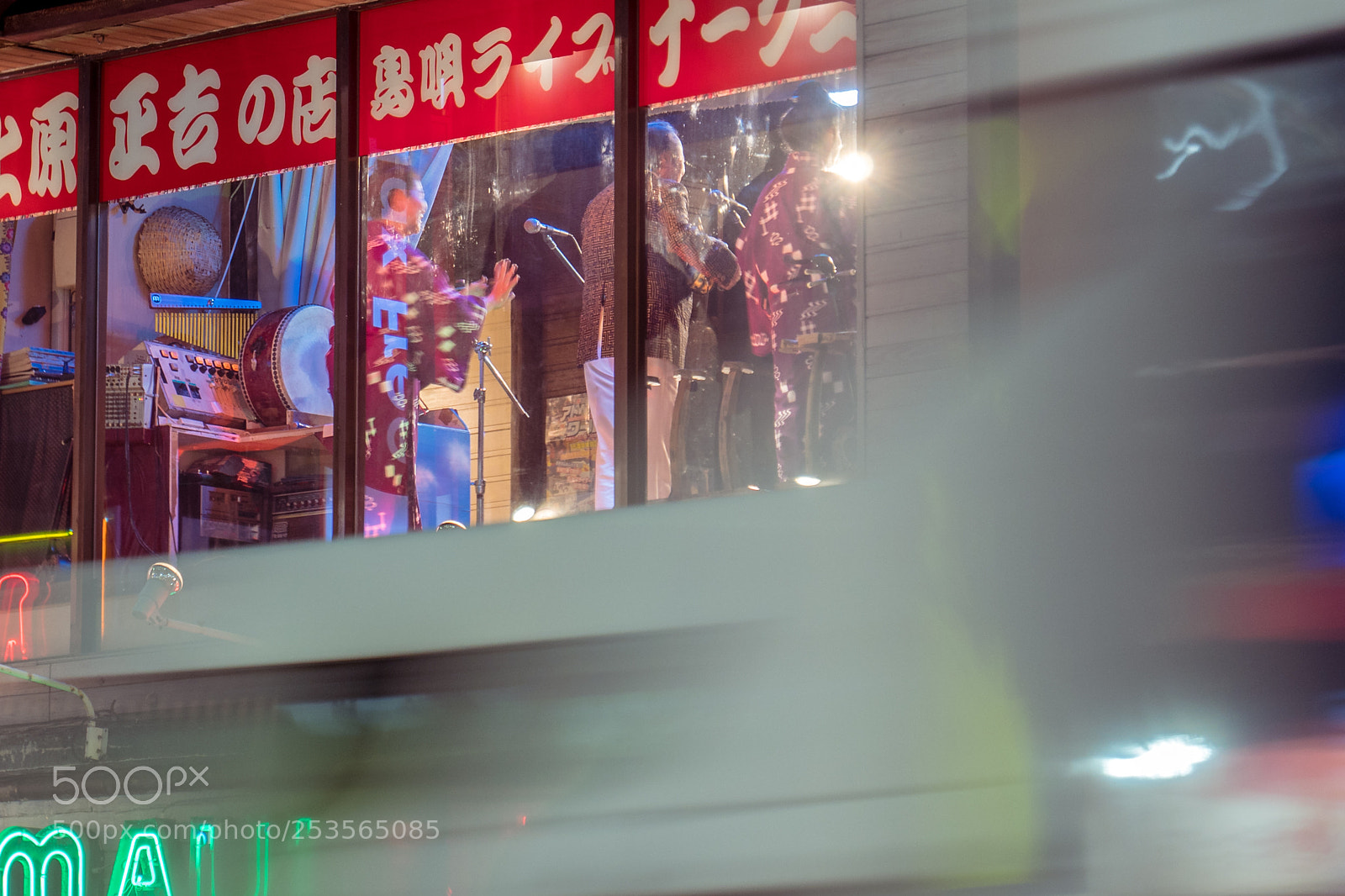 Panasonic Lumix DMC-GX8 sample photo. Okinawa karaoke entertainer. photography