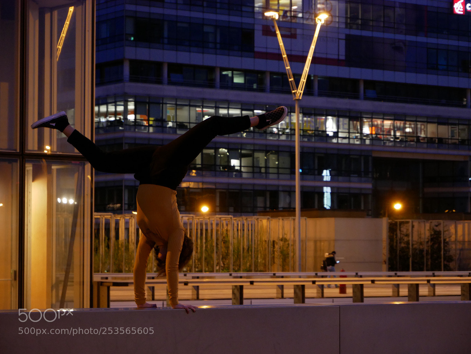 Panasonic Lumix DMC-G85 (Lumix DMC-G80) sample photo. Dance in the city  photography