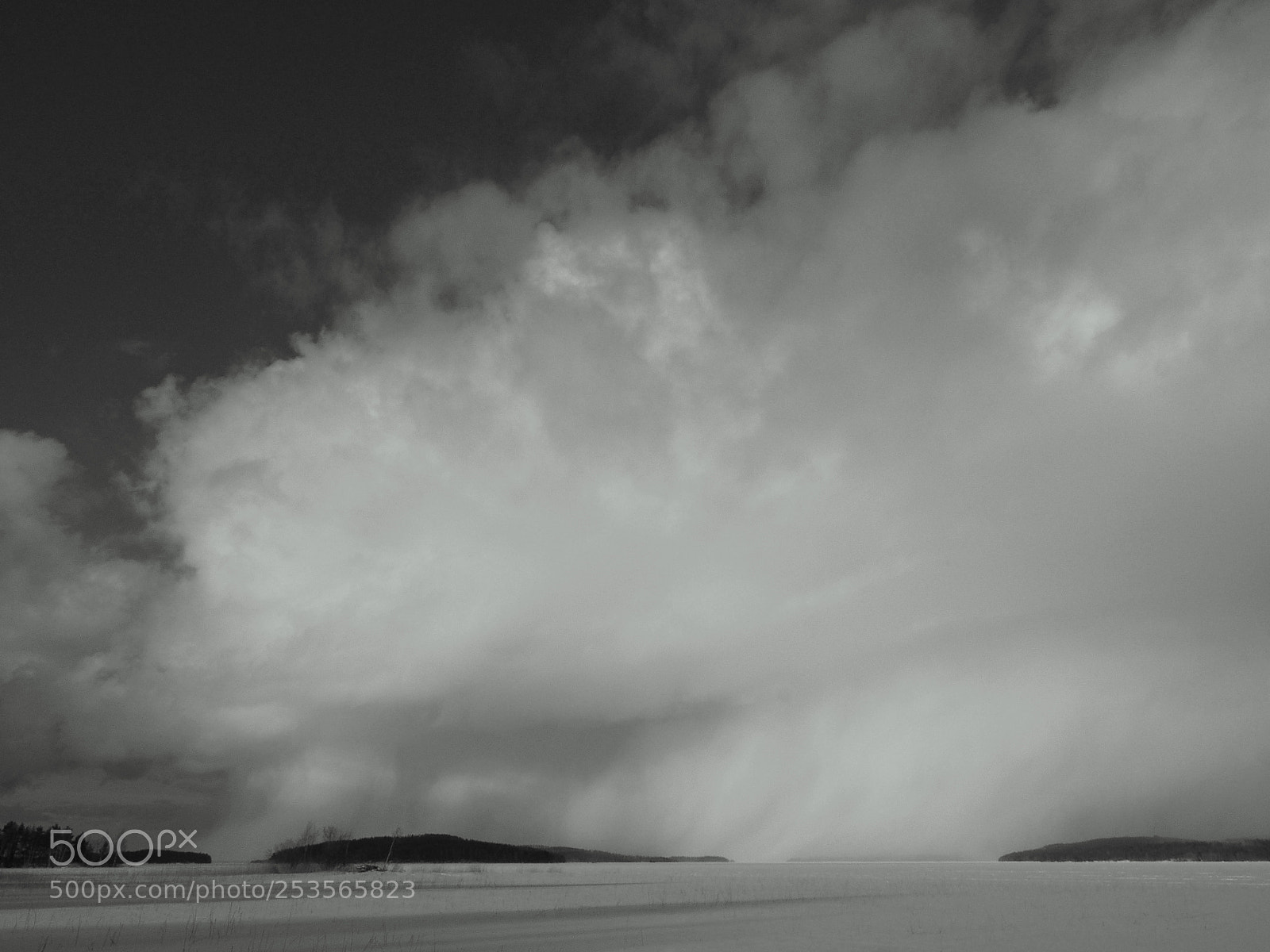 Olympus OM-D E-M5 II sample photo. Arrival of a snowstorm photography
