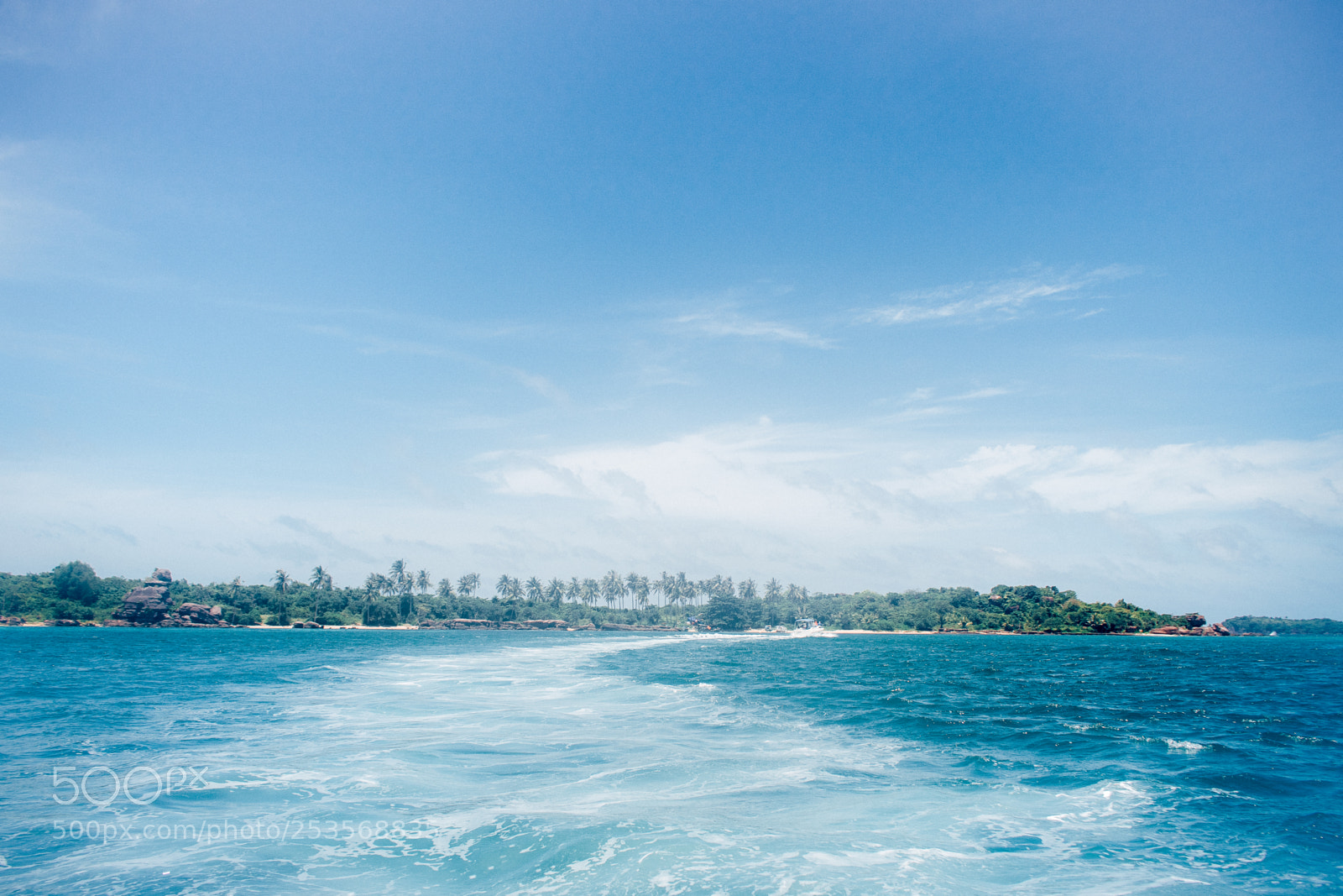Canon EOS 750D (EOS Rebel T6i / EOS Kiss X8i) sample photo. Exploring the unnamed island photography