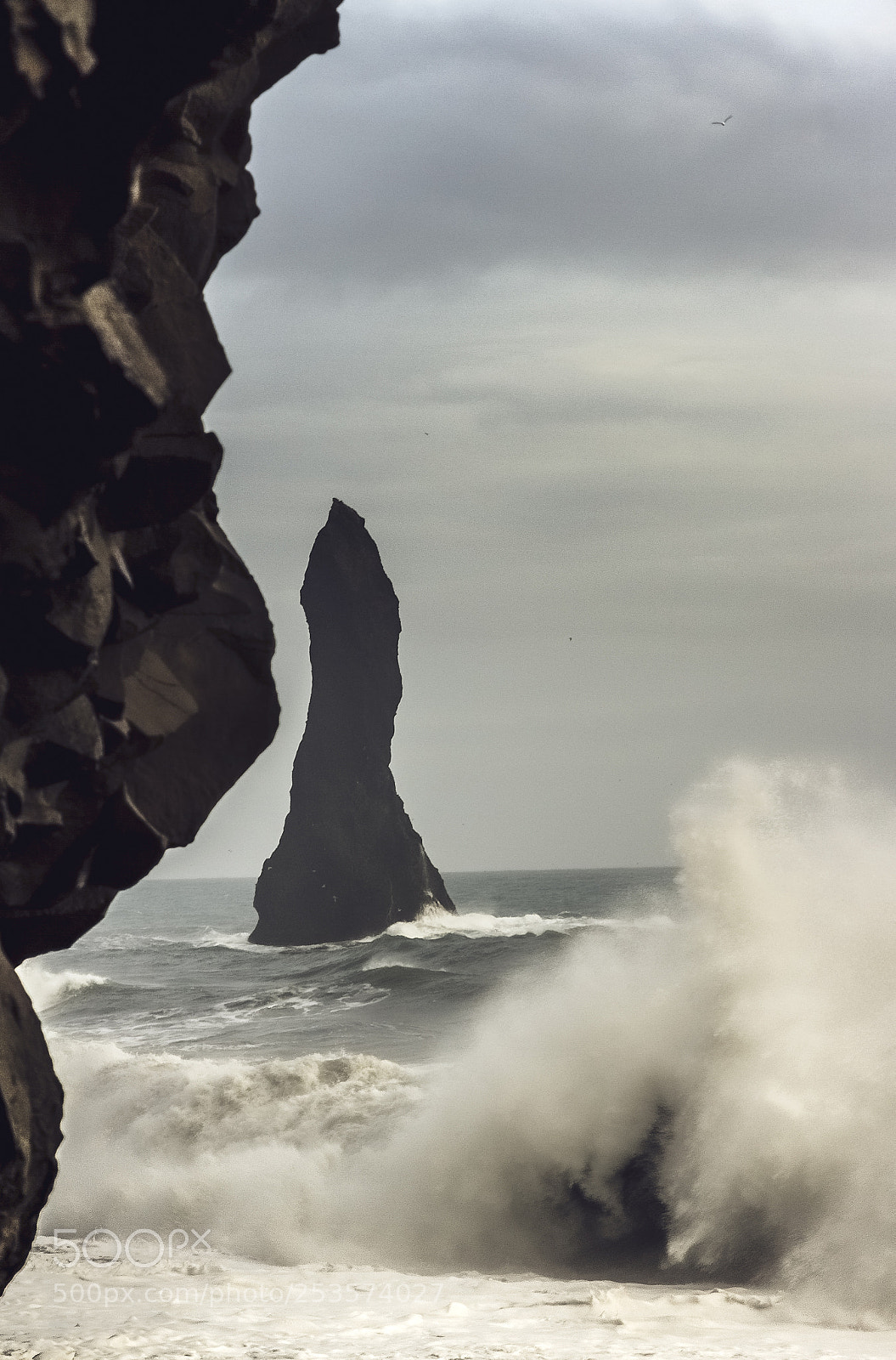 Canon EOS 7D sample photo. Rock and wave from photography