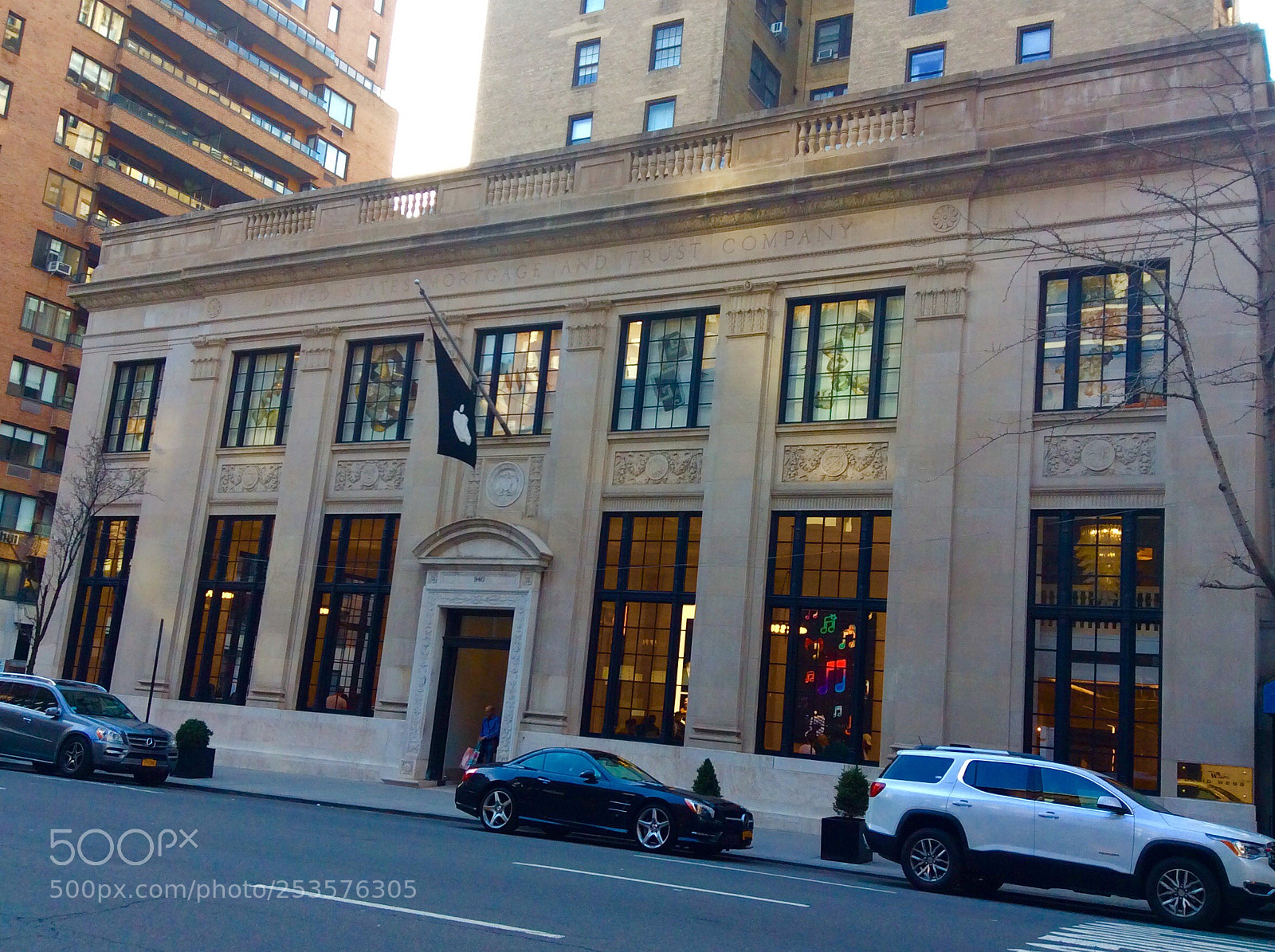 Apple iPad mini 2 sample photo. The apple store in photography