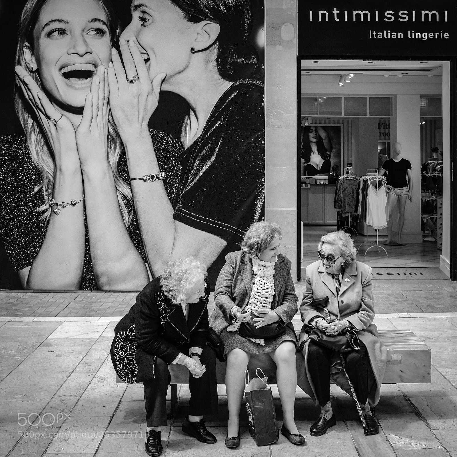 Fujifilm X100F sample photo. Gossip girls photography