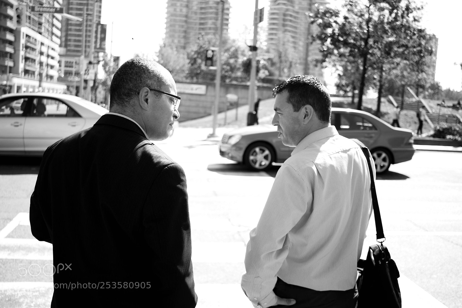 Canon EOS 700D (EOS Rebel T5i / EOS Kiss X7i) sample photo. A quick meeting photography