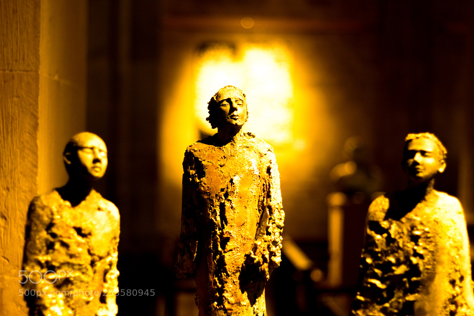 Canon EOS 700D (EOS Rebel T5i / EOS Kiss X7i) sample photo. Statues of the poor photography