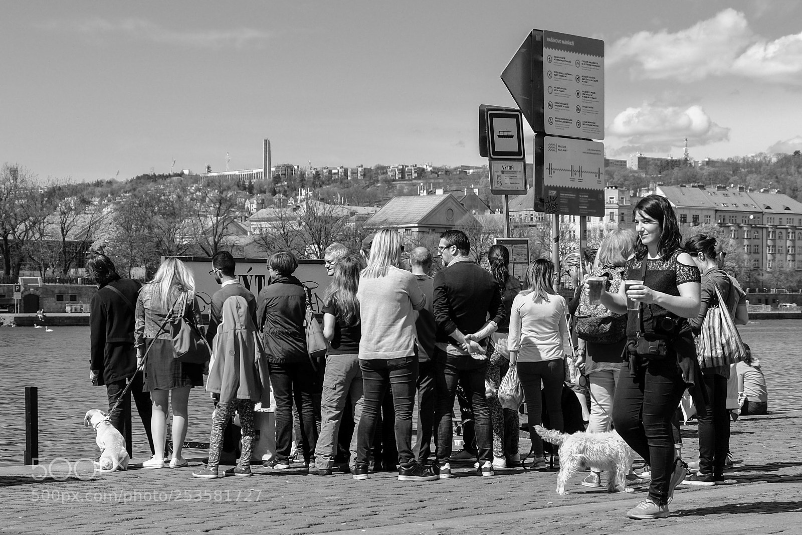 Fujifilm X-E2 sample photo. Waiting for a ferry photography