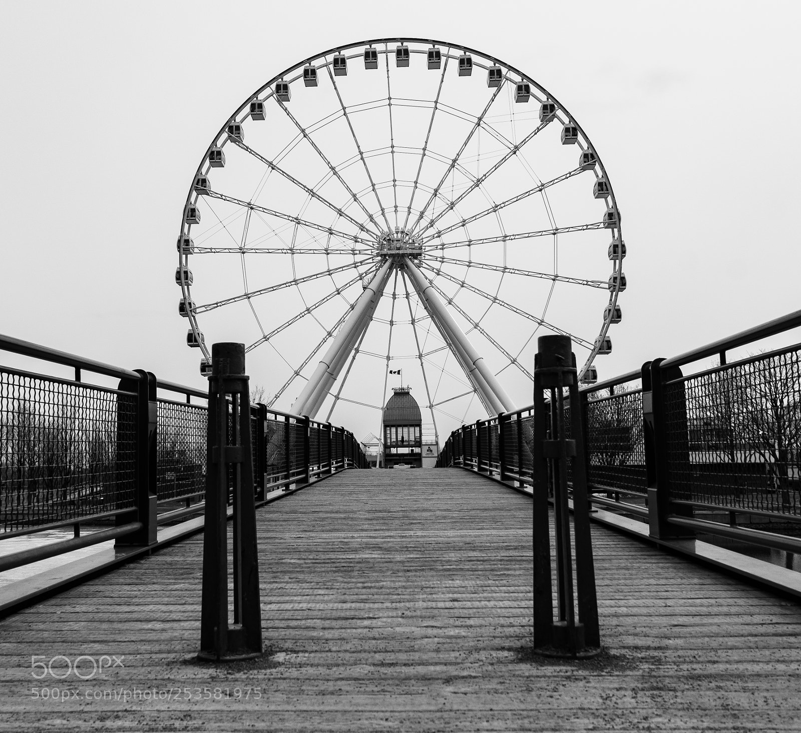 Sony SLT-A55 (SLT-A55V) sample photo. The big wheel photography