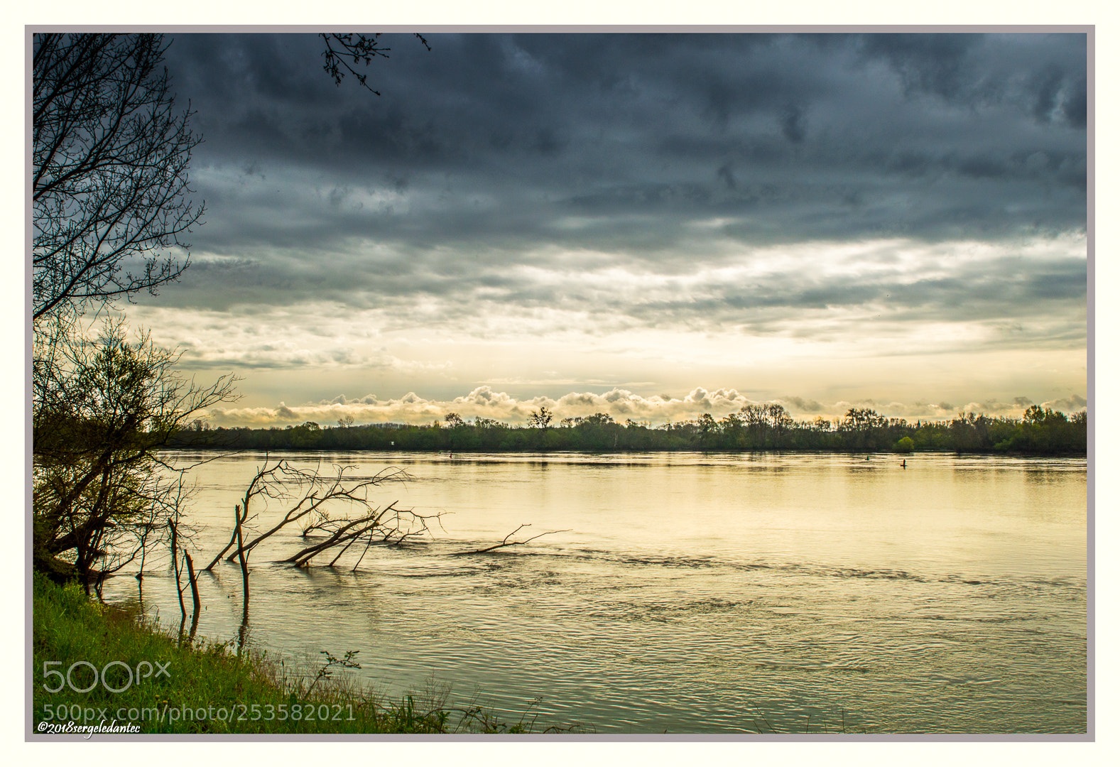 Nikon D3200 sample photo. La loire.. photography