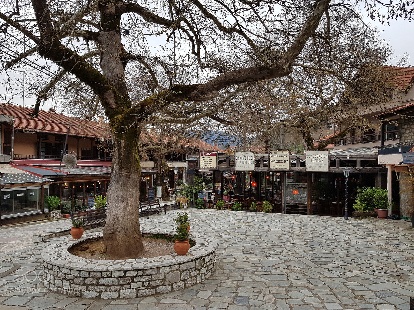 Samsung Galaxy S7 sample photo. Traditional square in elati photography