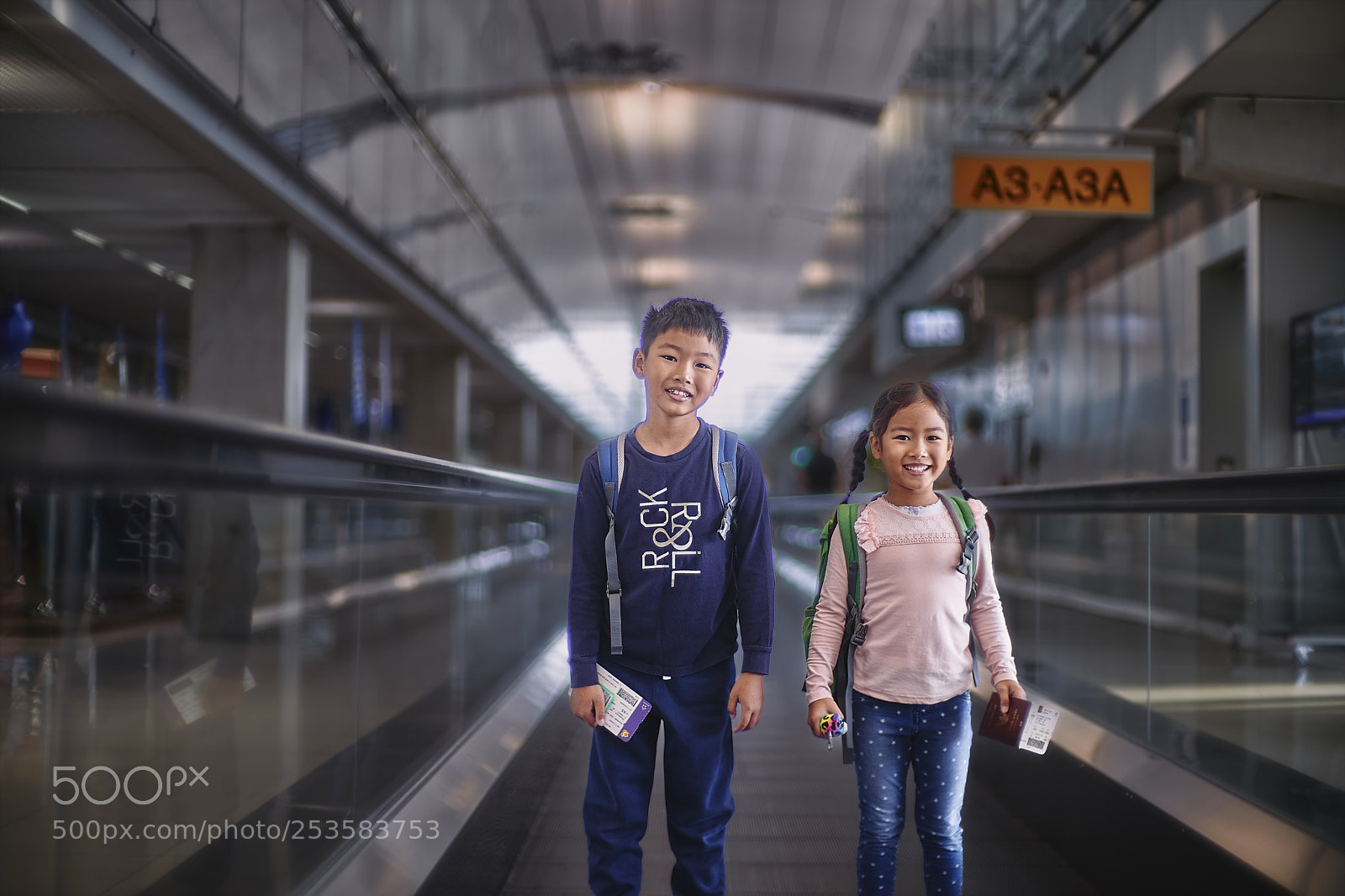 Sony a7 III sample photo. Children on moving walkway photography
