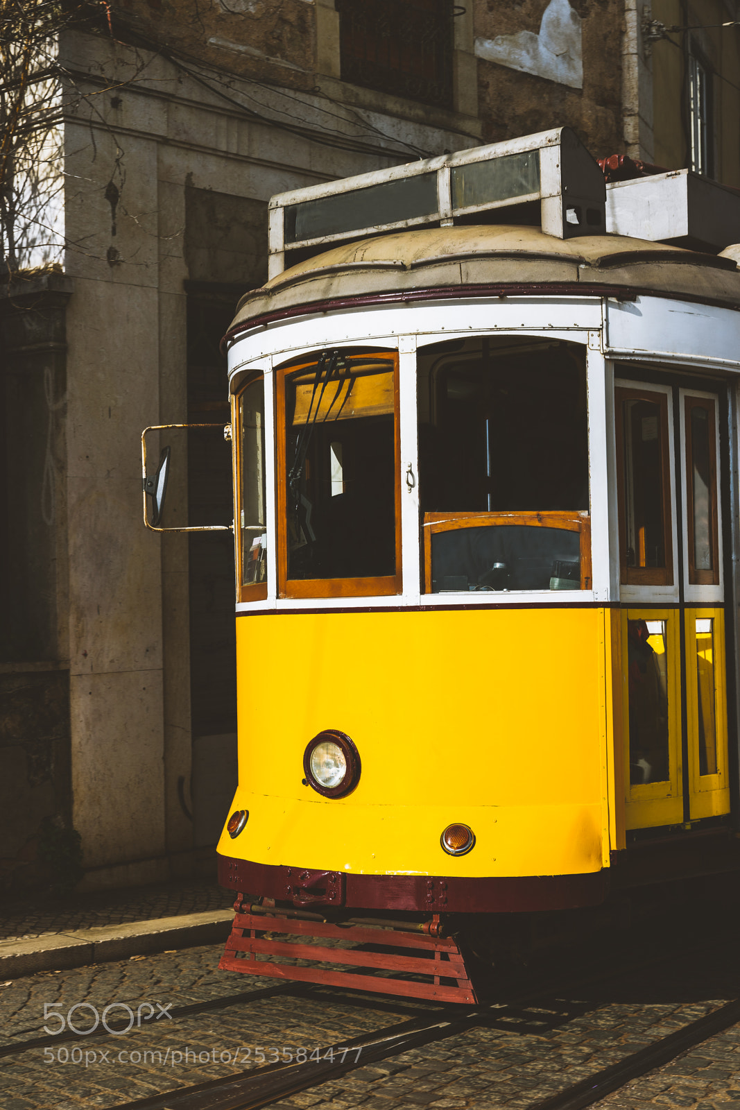 Sony a7 II sample photo. Quaint yellow tram on photography