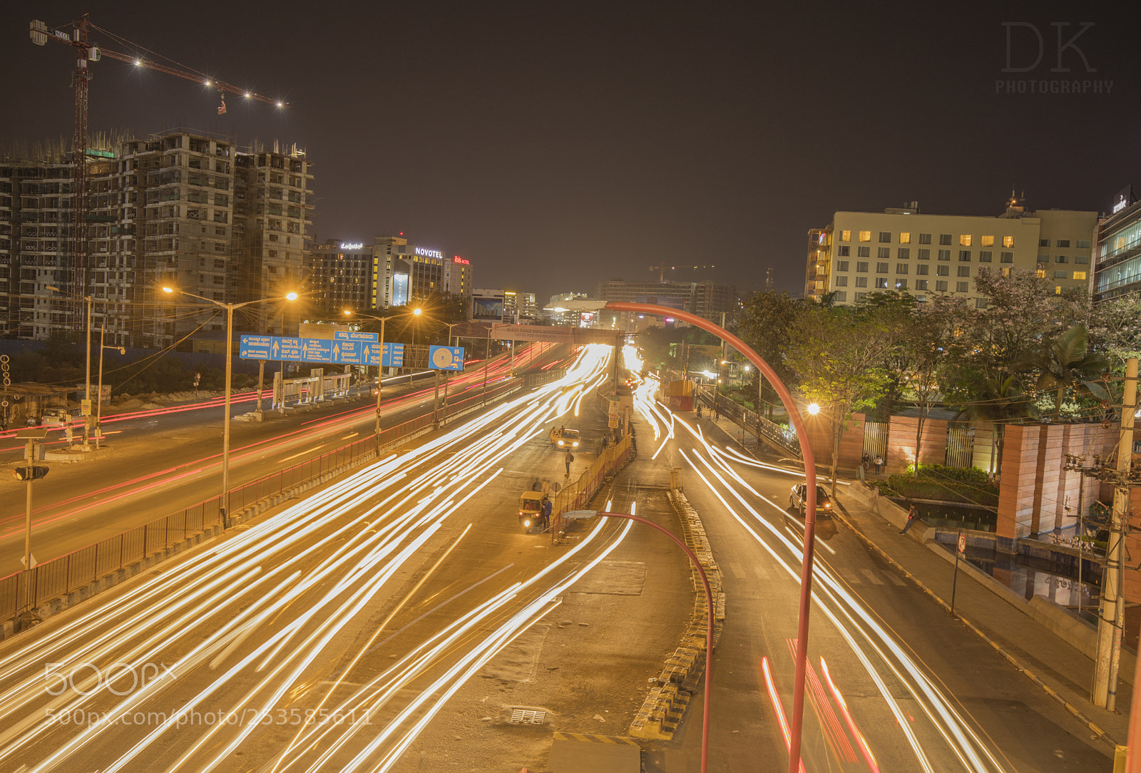 Canon EOS 5D Mark IV sample photo. Light trail photography