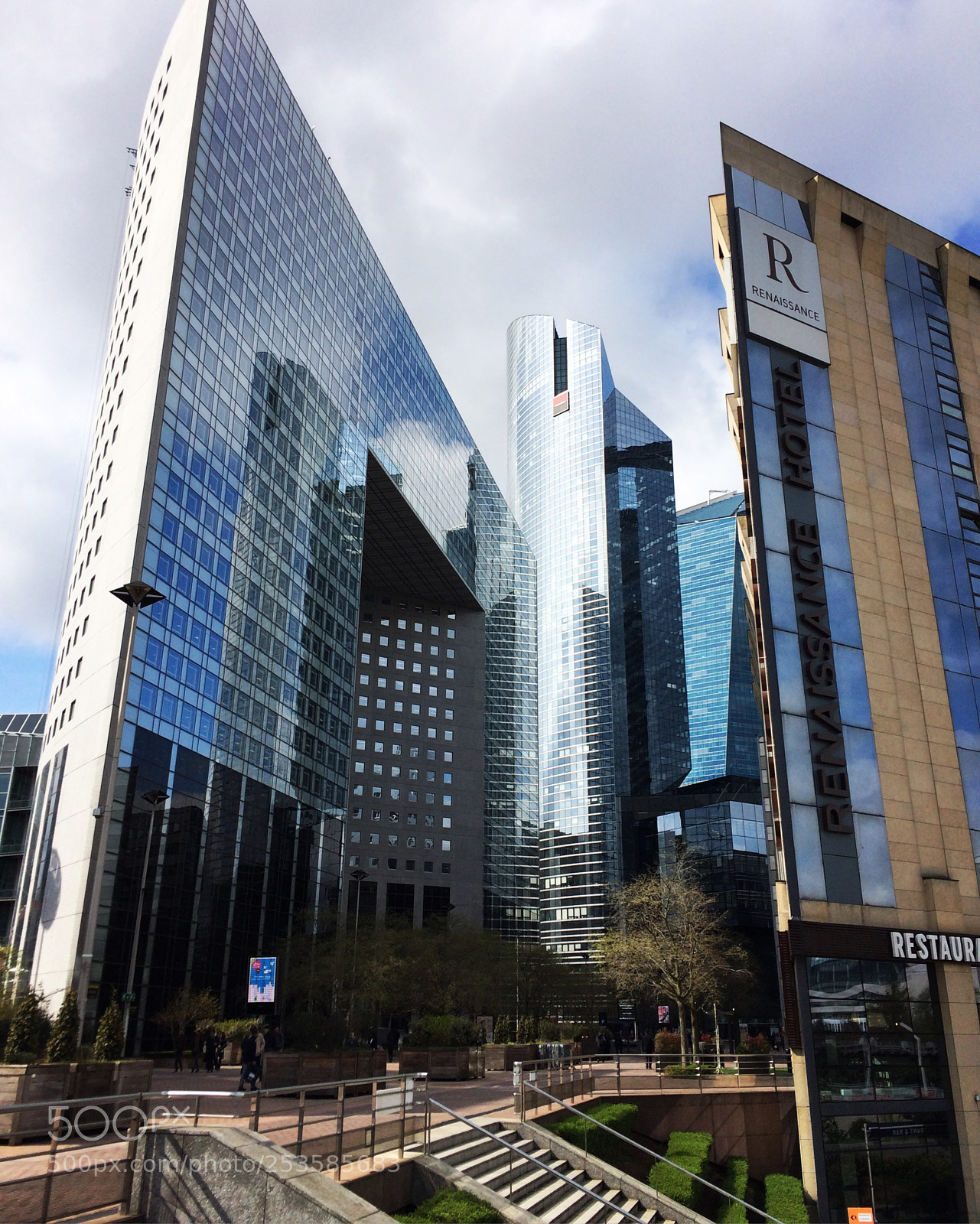 Apple iPhone 5s sample photo. La defense photography