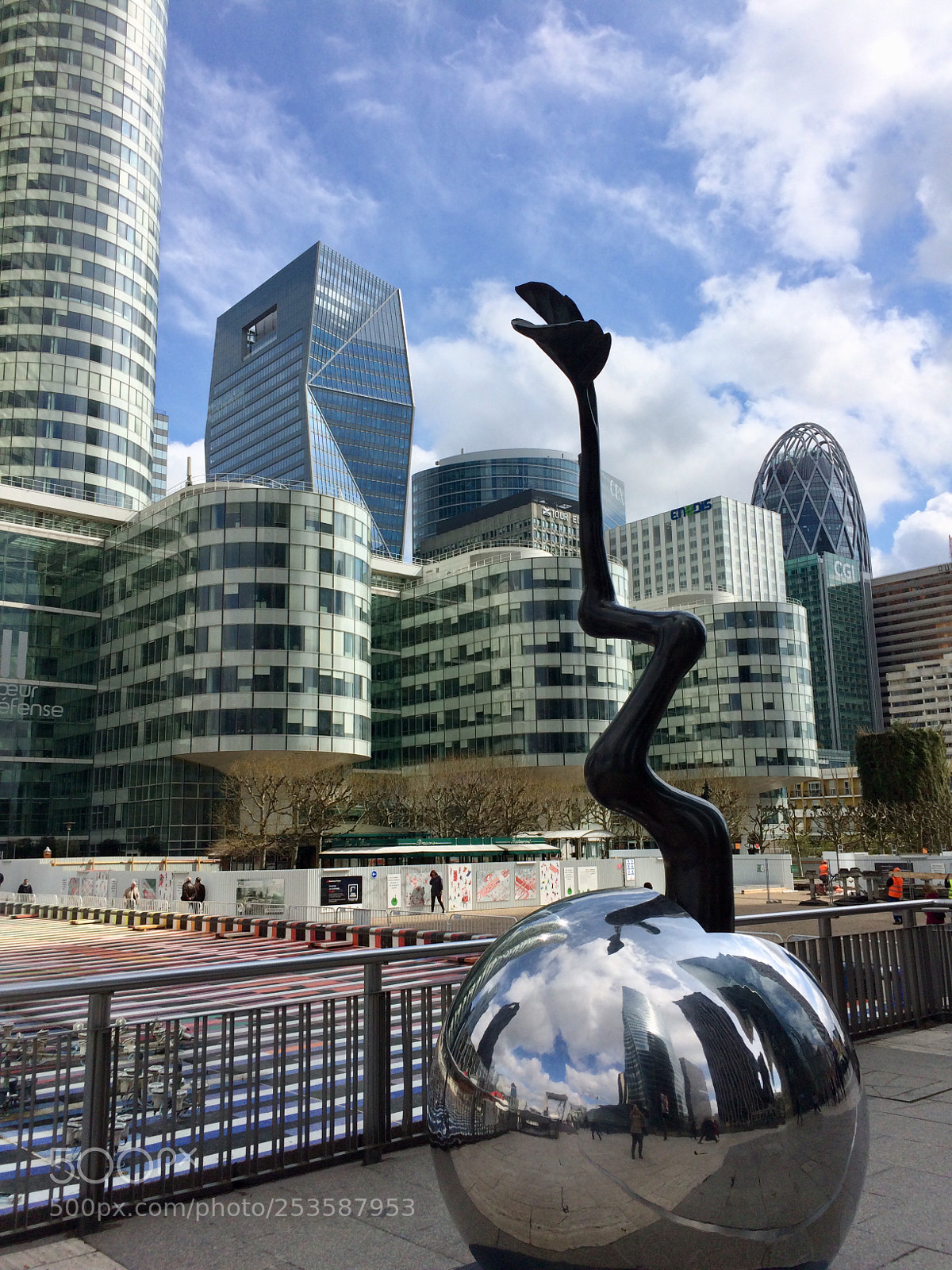 Apple iPhone 5s sample photo. La défense  photography
