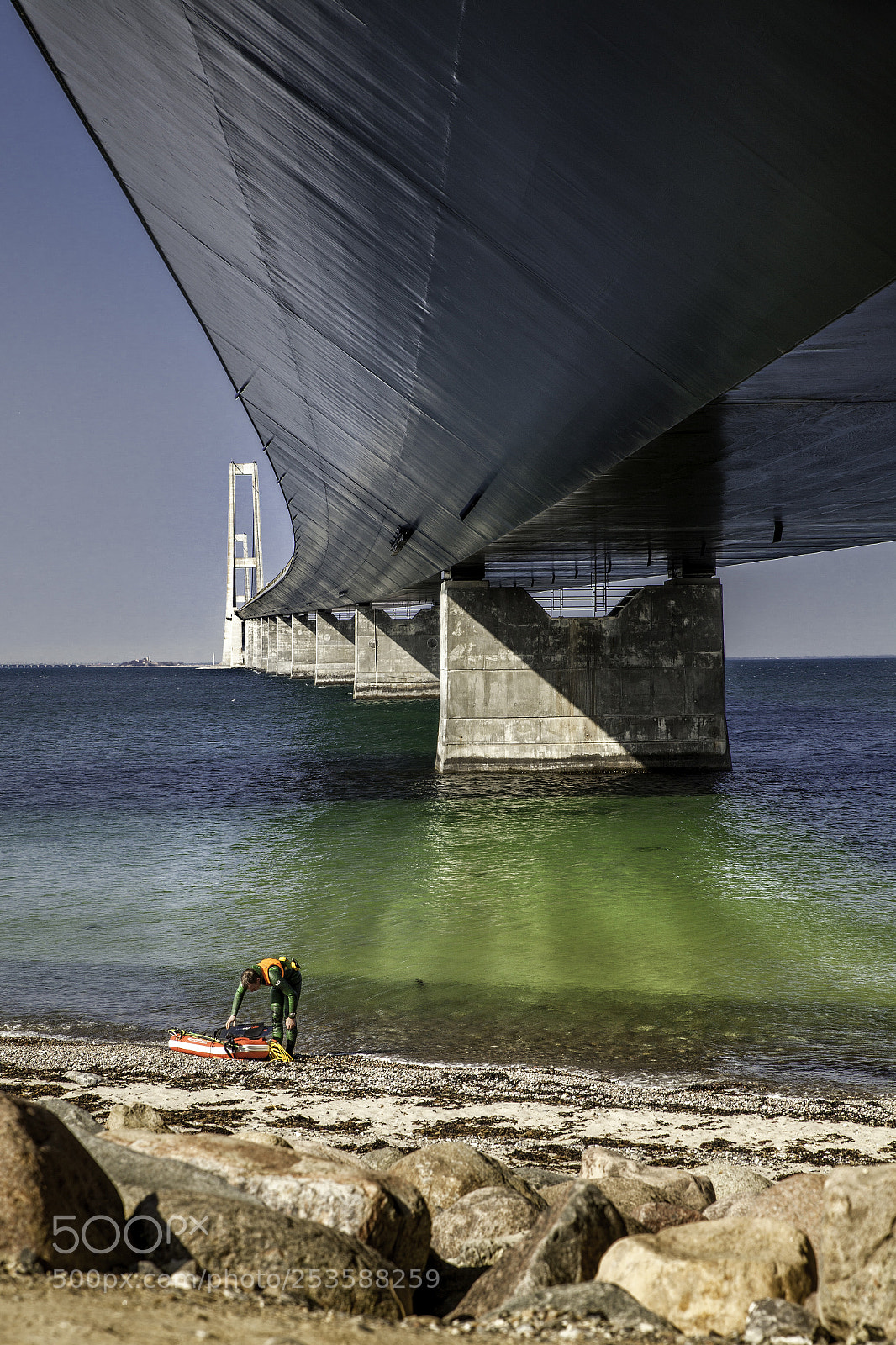 Canon EOS 5D Mark II sample photo. Dive under photography