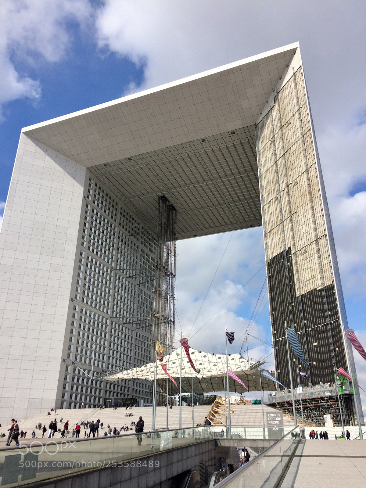 Apple iPhone 5s sample photo. La défense  photography