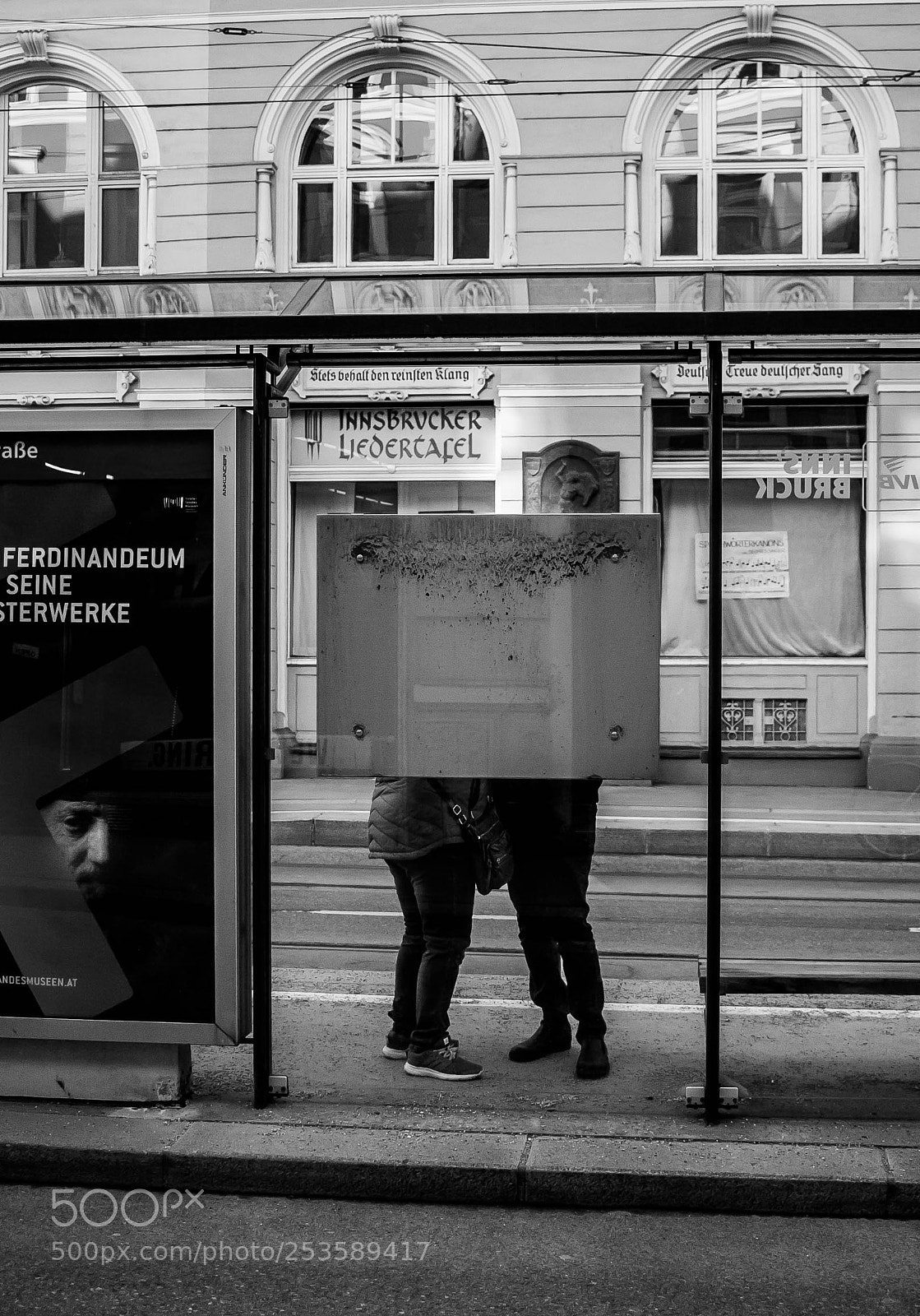 Canon EOS 350D (EOS Digital Rebel XT / EOS Kiss Digital N) sample photo. Bus stop photography
