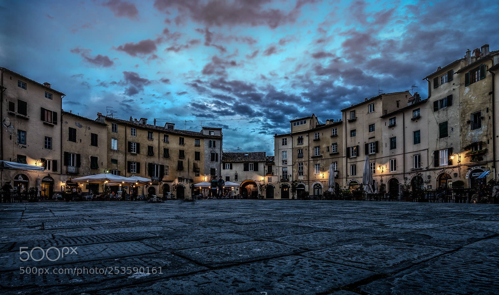 Sony a7 II sample photo. Piazza dell'anfiteatro i lucca photography