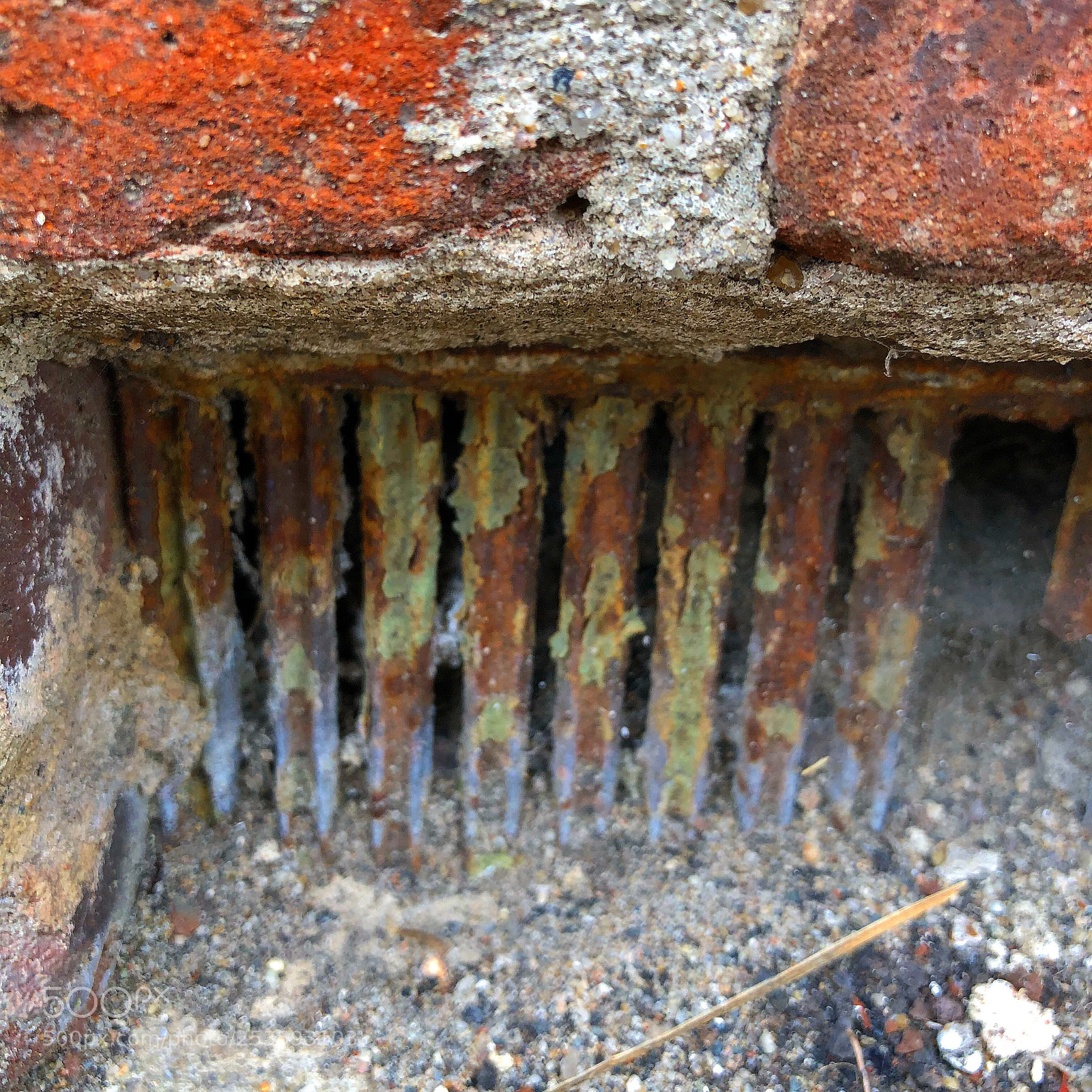 Apple iPhone 8 Plus sample photo. Bricks and rusty photography