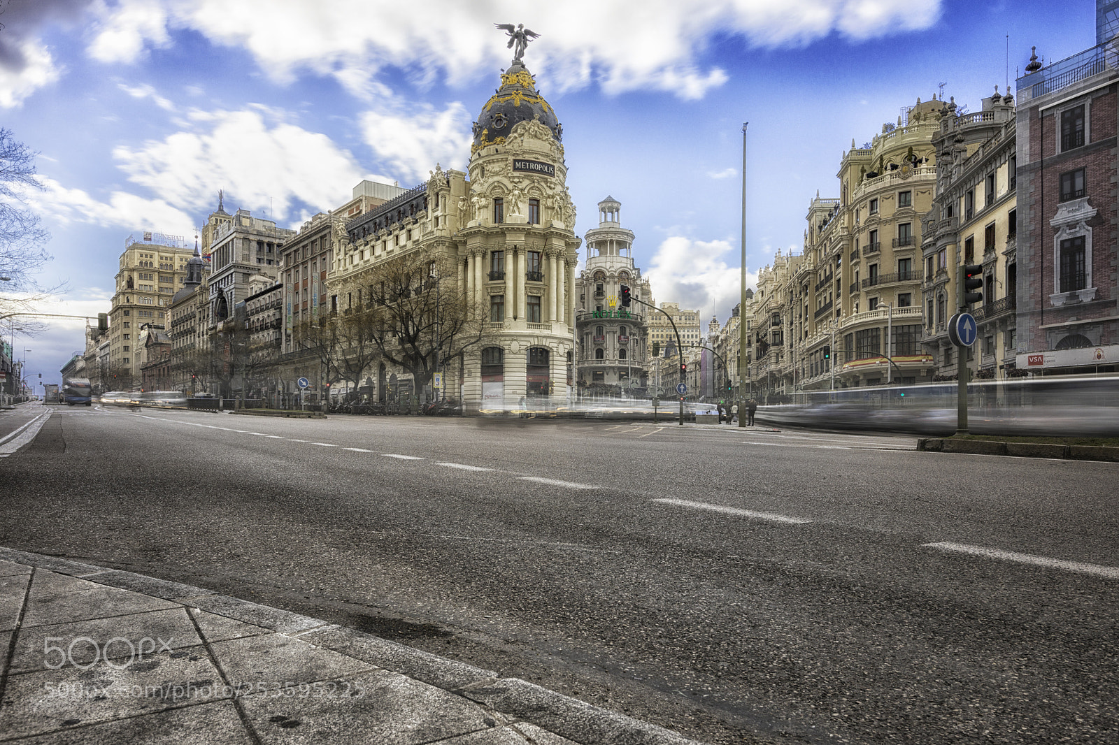 Canon EOS 5D Mark IV sample photo. Road in madrid photography