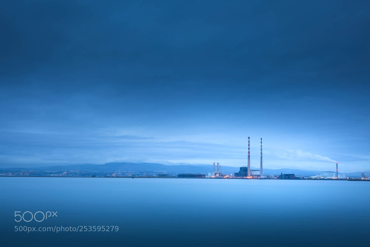 Canon EOS 5D Mark IV sample photo. Poolbeg in blue photography