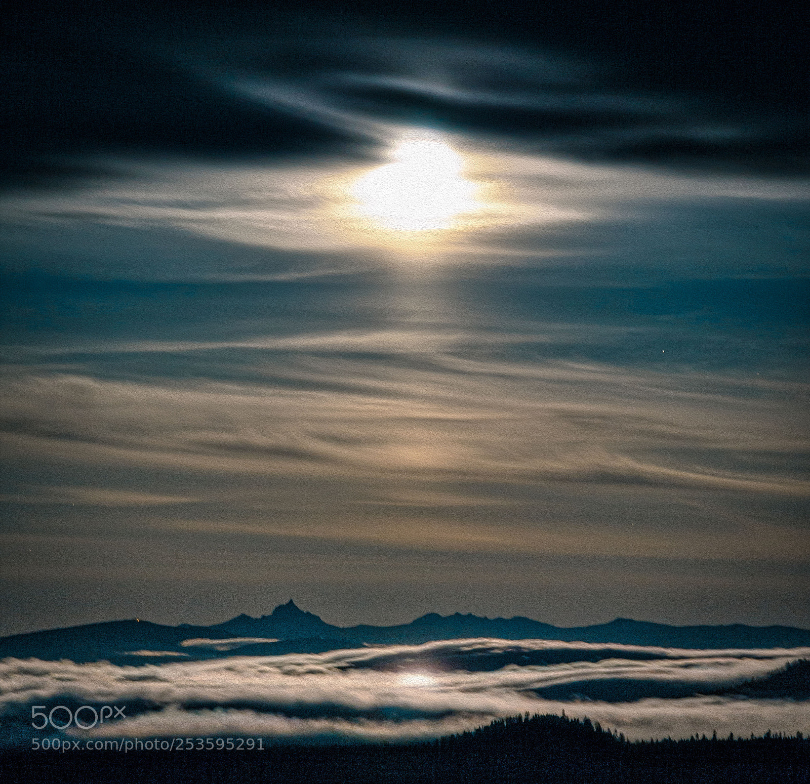 Canon EOS 5D Mark II sample photo. Moonset over mt. thielsen photography