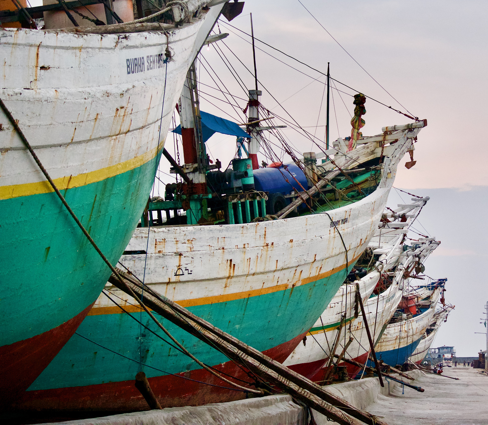 Nikon 1 J3 sample photo. Sunda kelapa port photography