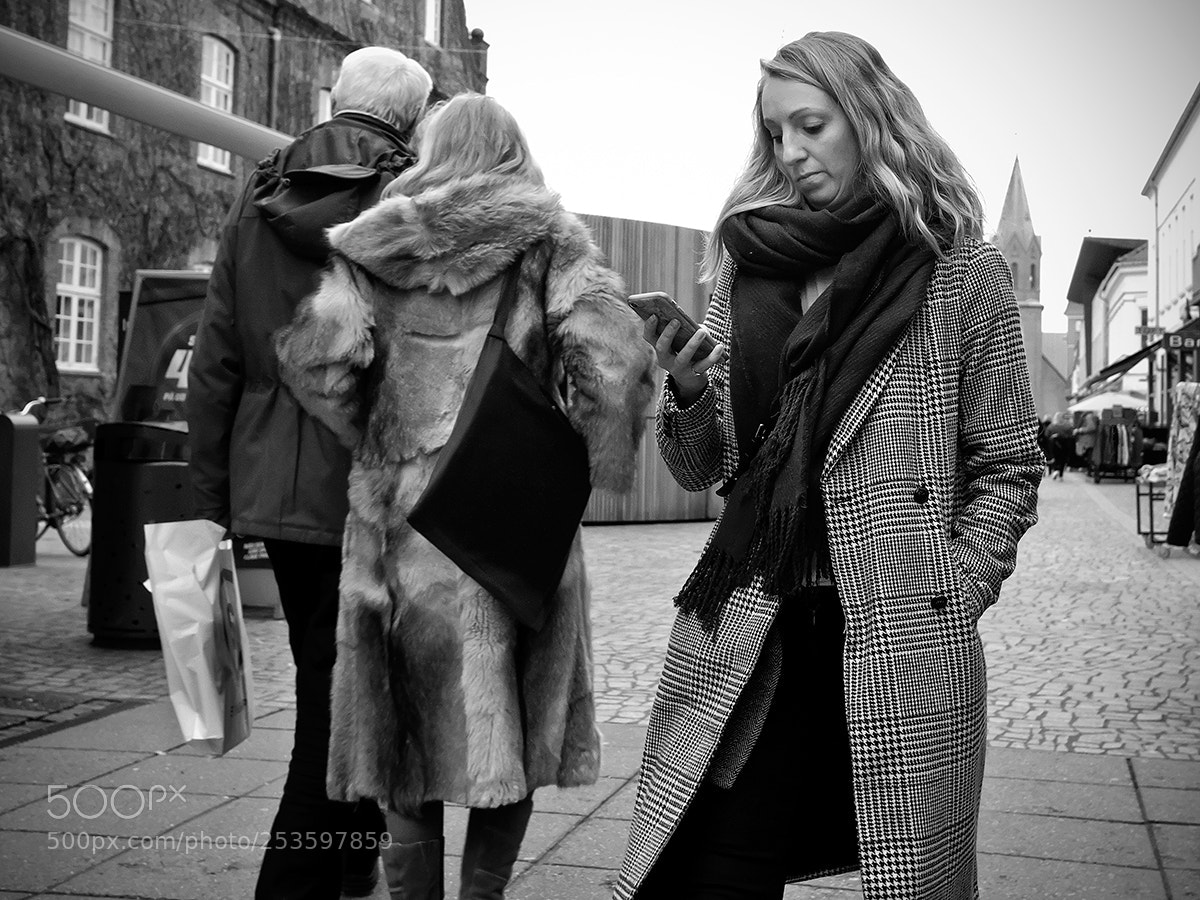 Fujifilm X-Pro2 sample photo. Checkered coat photography