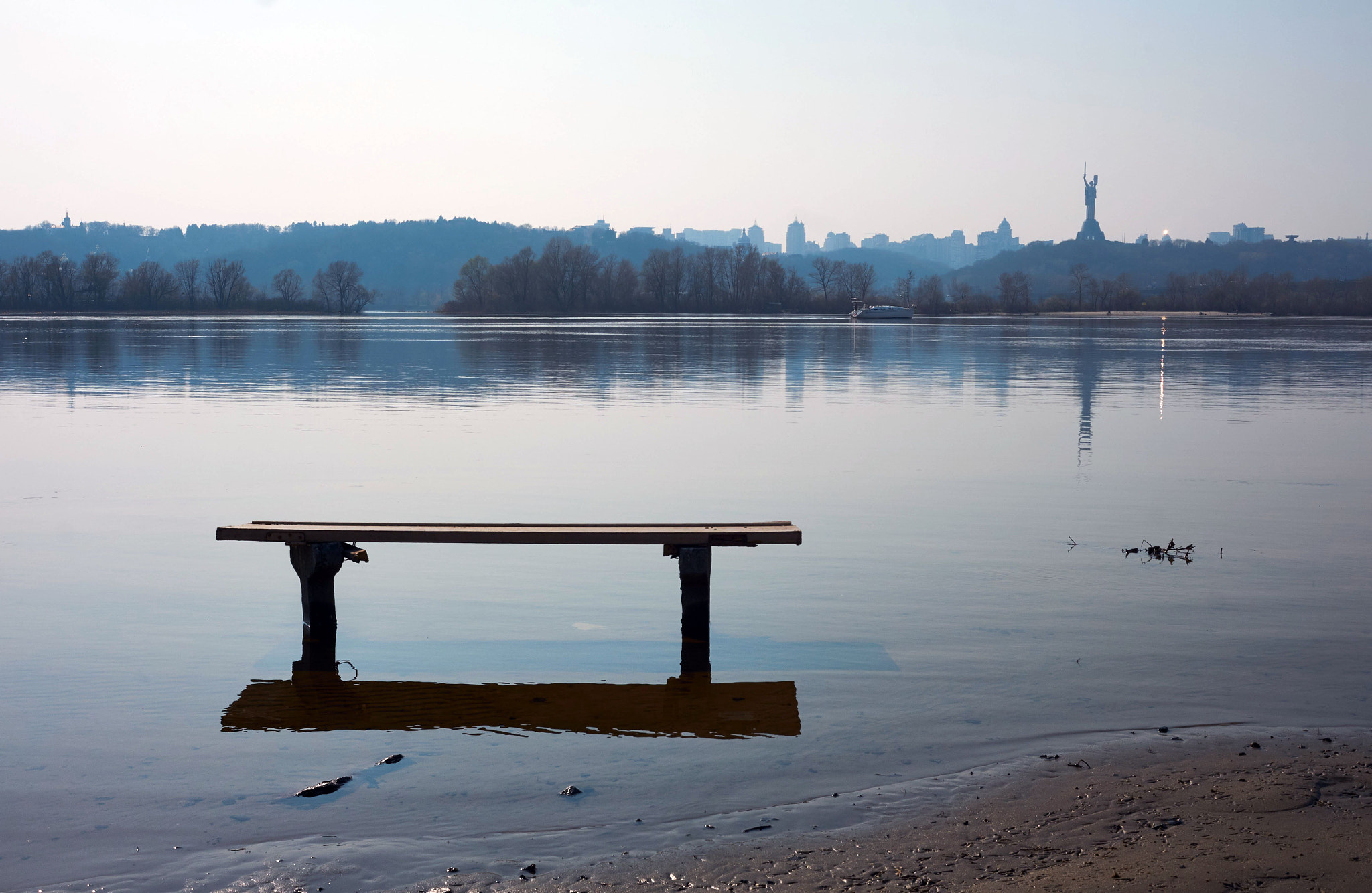 Fujifilm X-M1 + Fujifilm XF 27mm F2.8 sample photo. High water photography