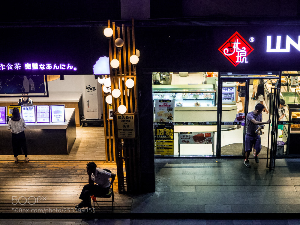 Olympus OM-D E-M10 III sample photo. In front of the photography