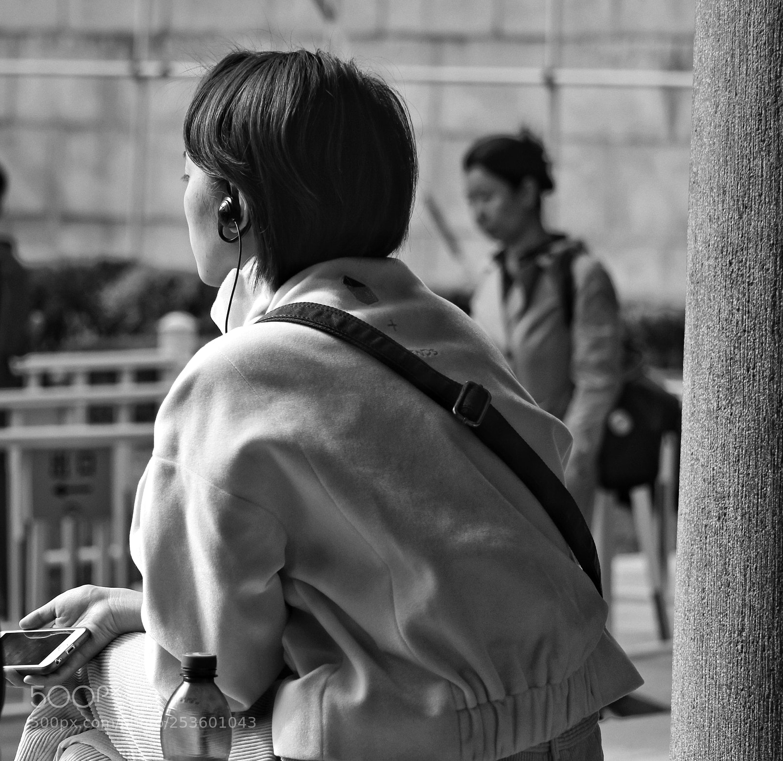 Canon EOS 100D (EOS Rebel SL1 / EOS Kiss X7) sample photo. 短发女孩背影 photography