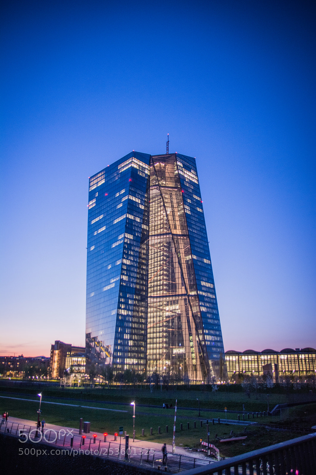 Nikon D7100 sample photo. Euro central bank photography