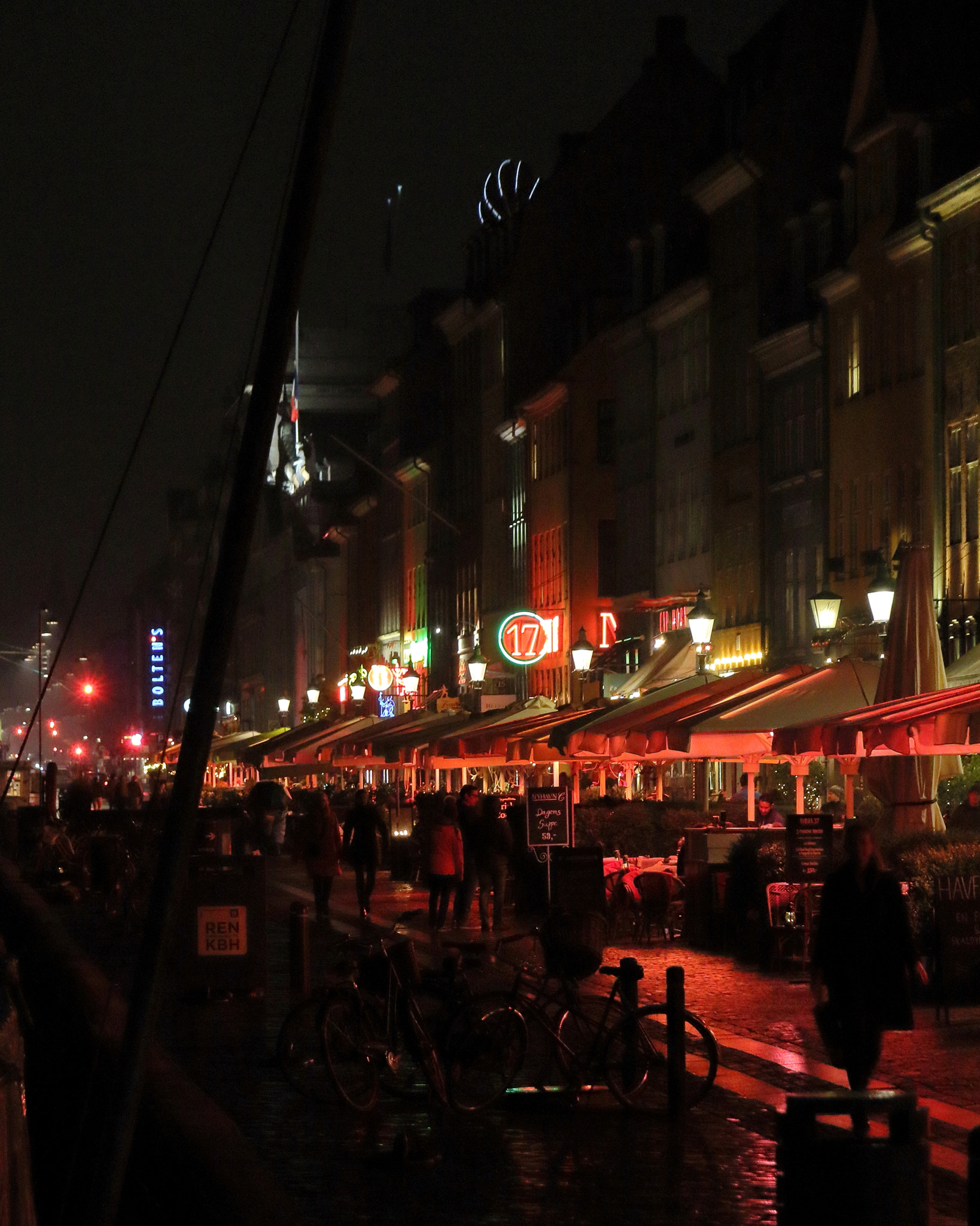 Canon EOS 1200D (EOS Rebel T5 / EOS Kiss X70 / EOS Hi) sample photo. Nyhavn nightscene photography