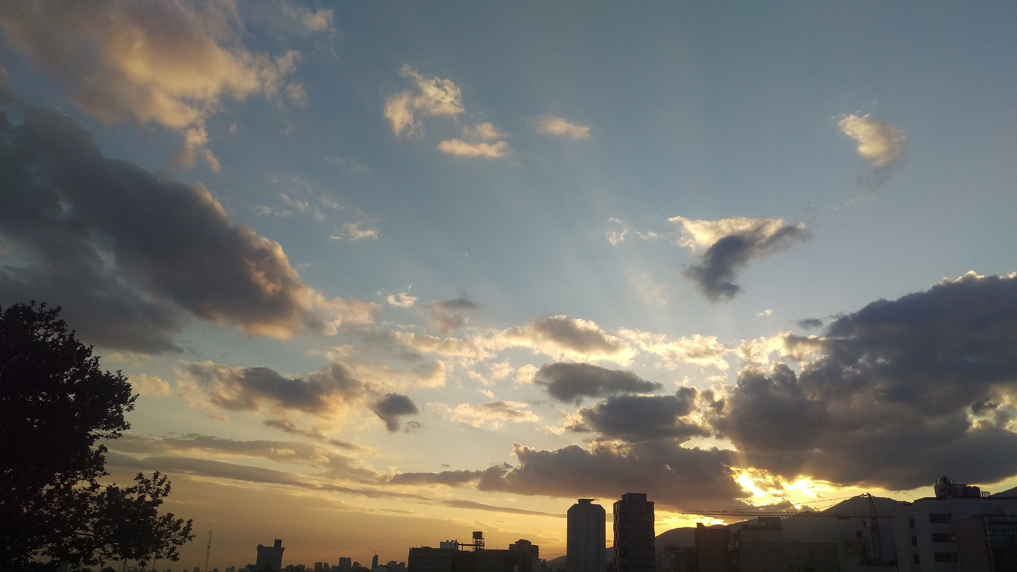 HTC ONE M9 sample photo. Sunset in the city photography