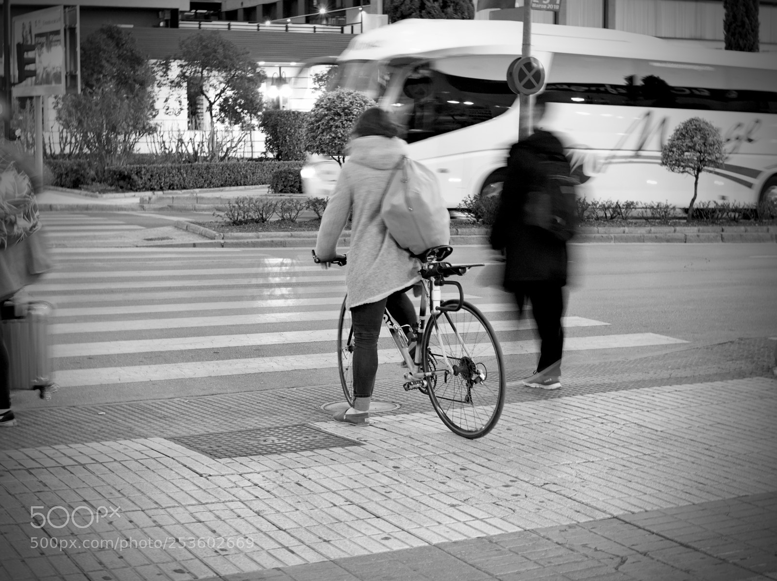 Olympus OM-D E-M10 III sample photo. Commuting photography