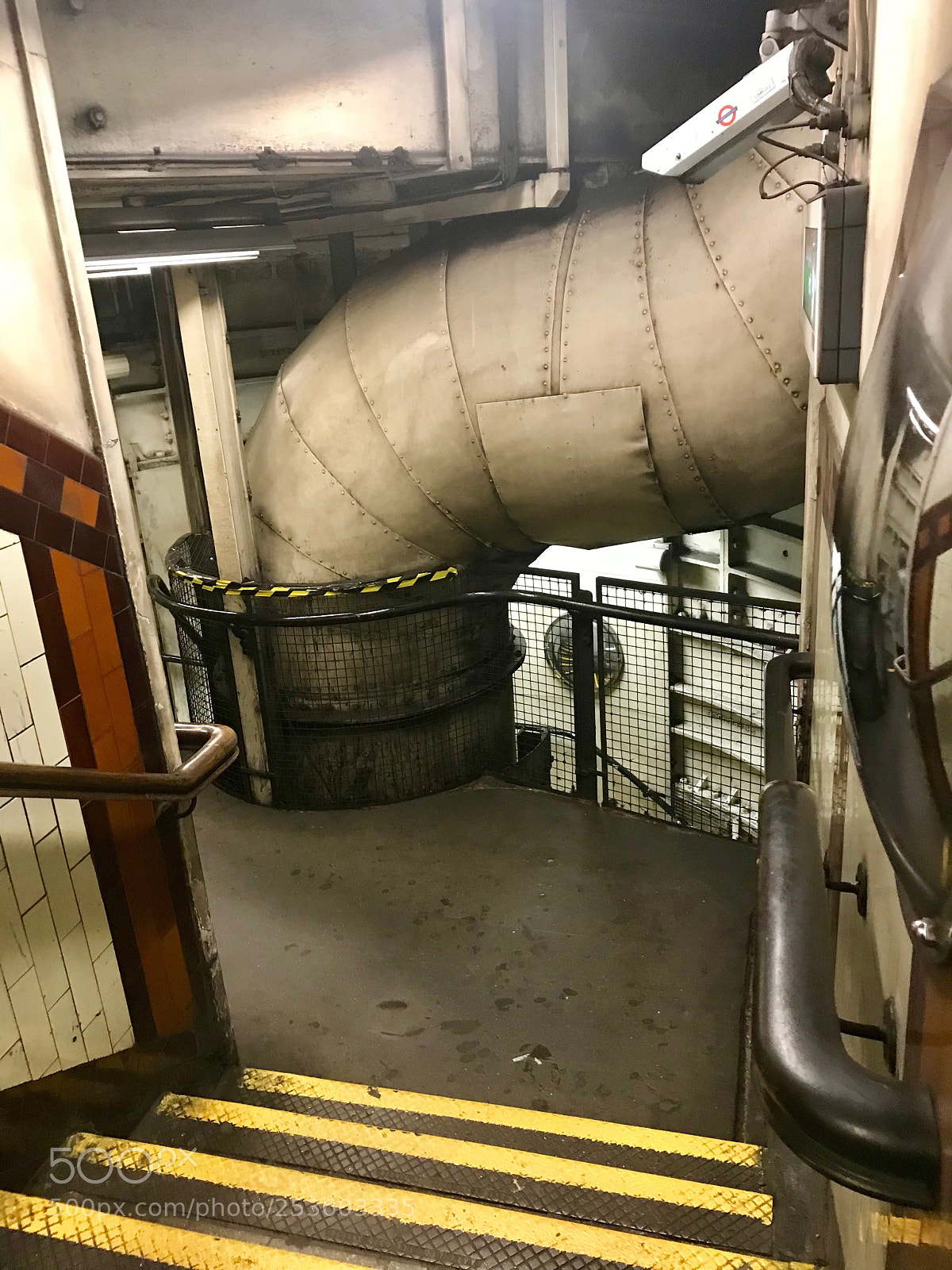 Apple iPhone 7 sample photo. The tube photography
