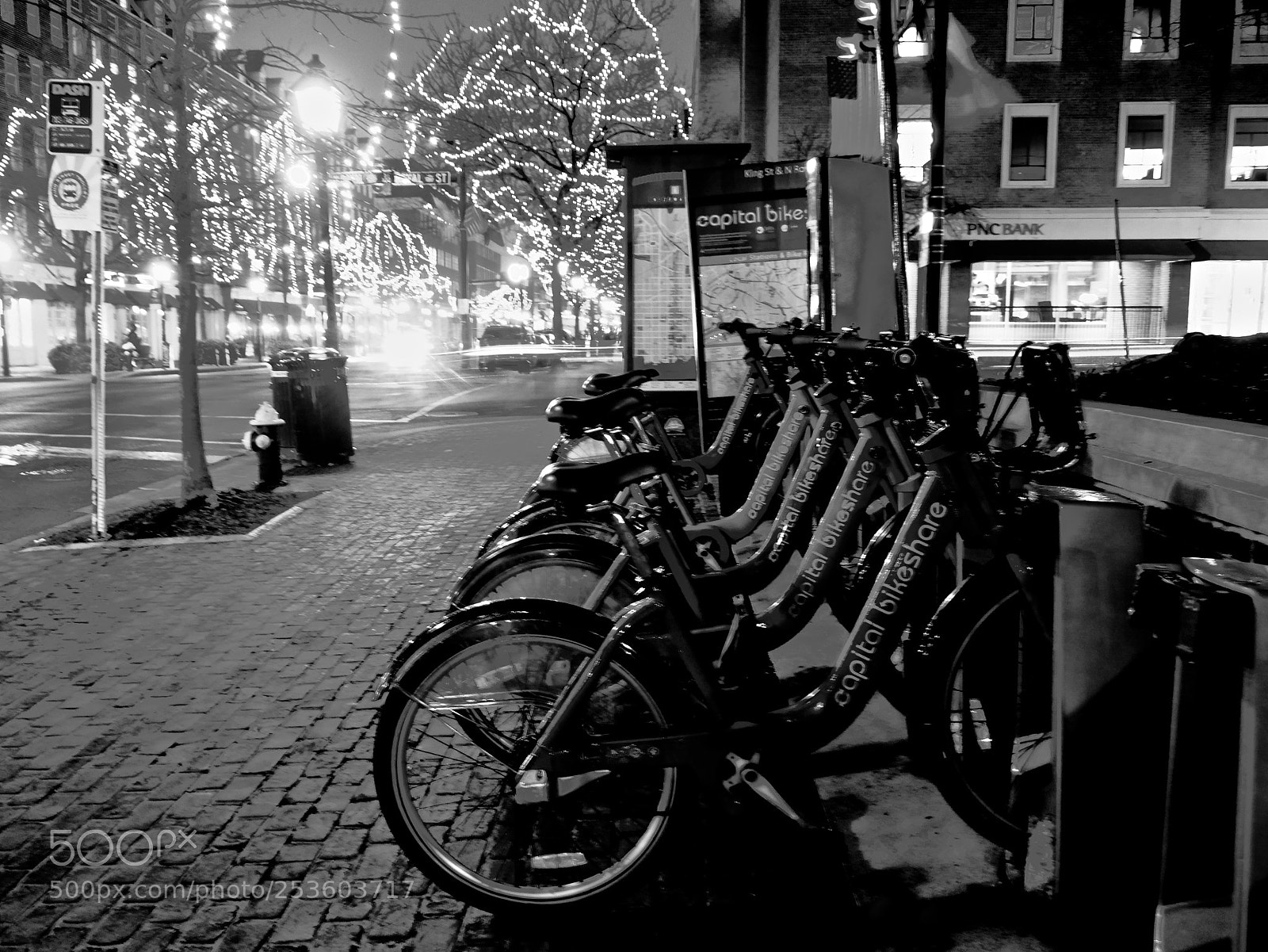 Panasonic Lumix DC-G9 sample photo. Public transportation photography