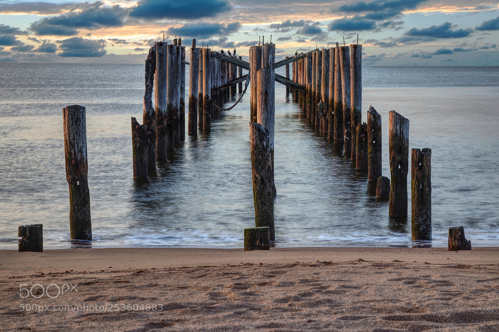 Canon EOS M5 sample photo. Piers to the horizon photography