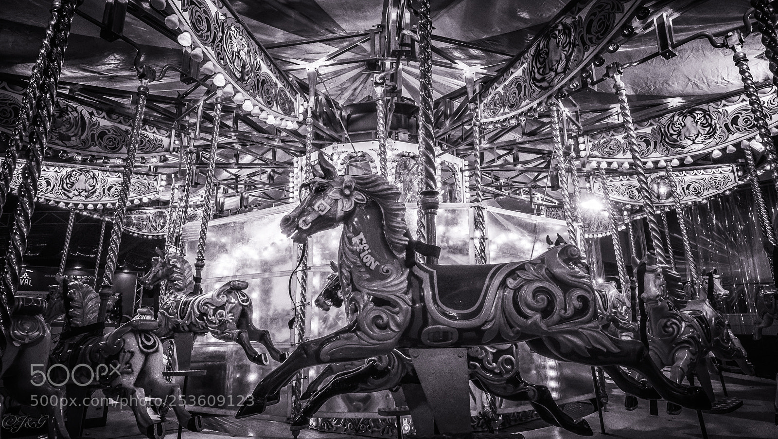 Olympus OM-D E-M1 Mark II sample photo. Carousel photography