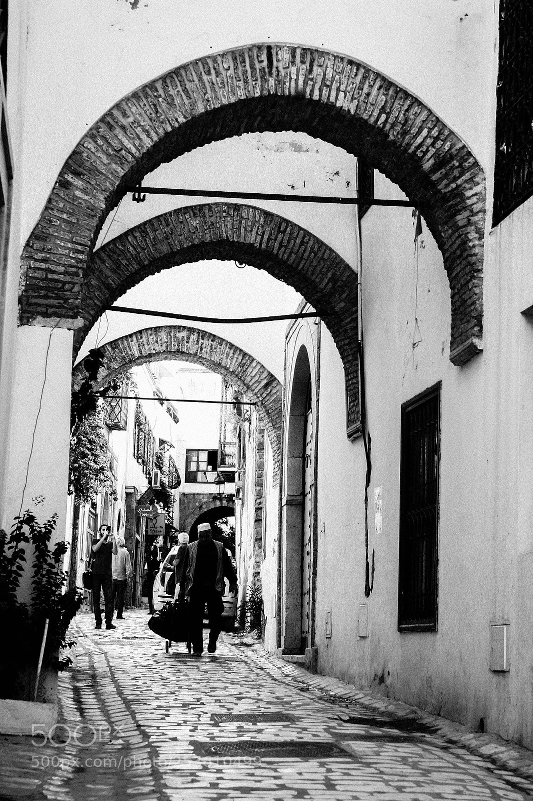 Canon EOS 1300D (EOS Rebel T6 / EOS Kiss X80) sample photo. People + architecture = great photo photography