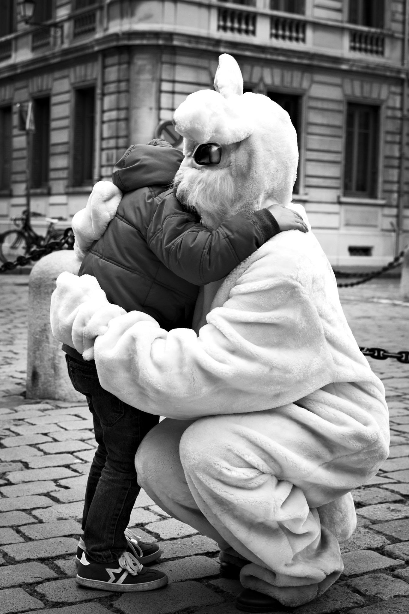 Nikon AF-S DX Nikkor 35mm F1.8G sample photo. Free hug, lyon (france) photography
