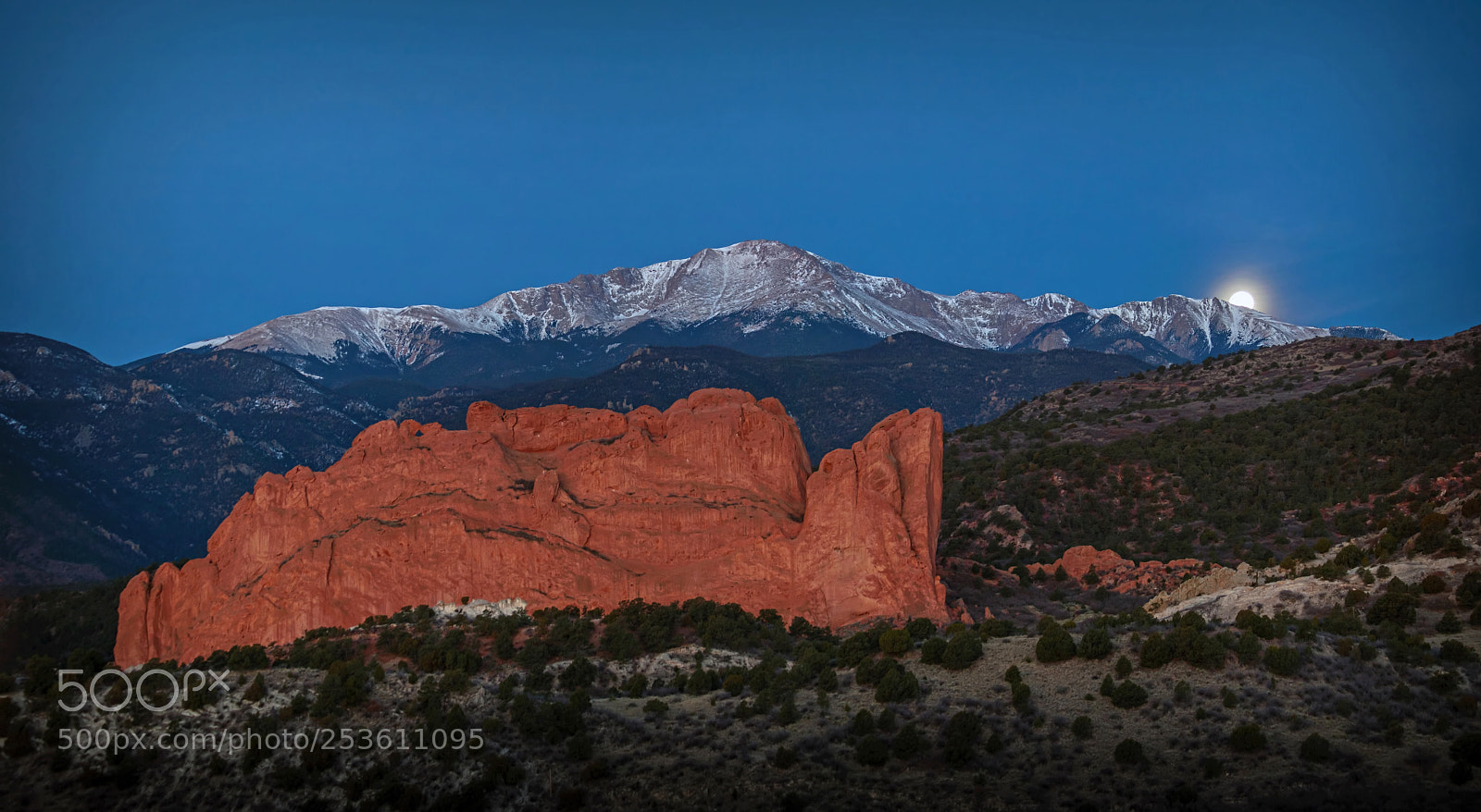 Canon EOS 5D Mark II sample photo. Moonset at twilight over photography
